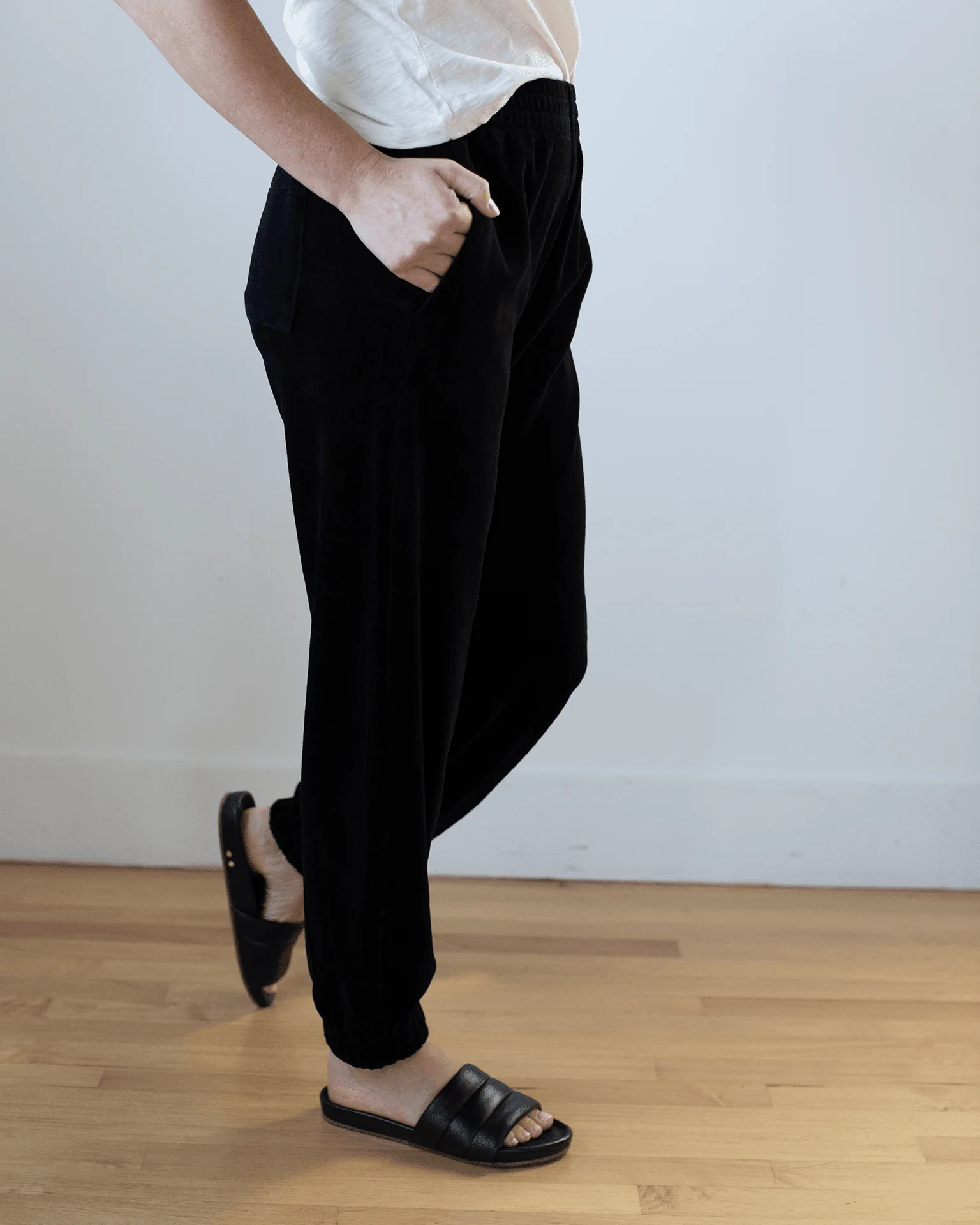 Essie Pant in Black - Image 4