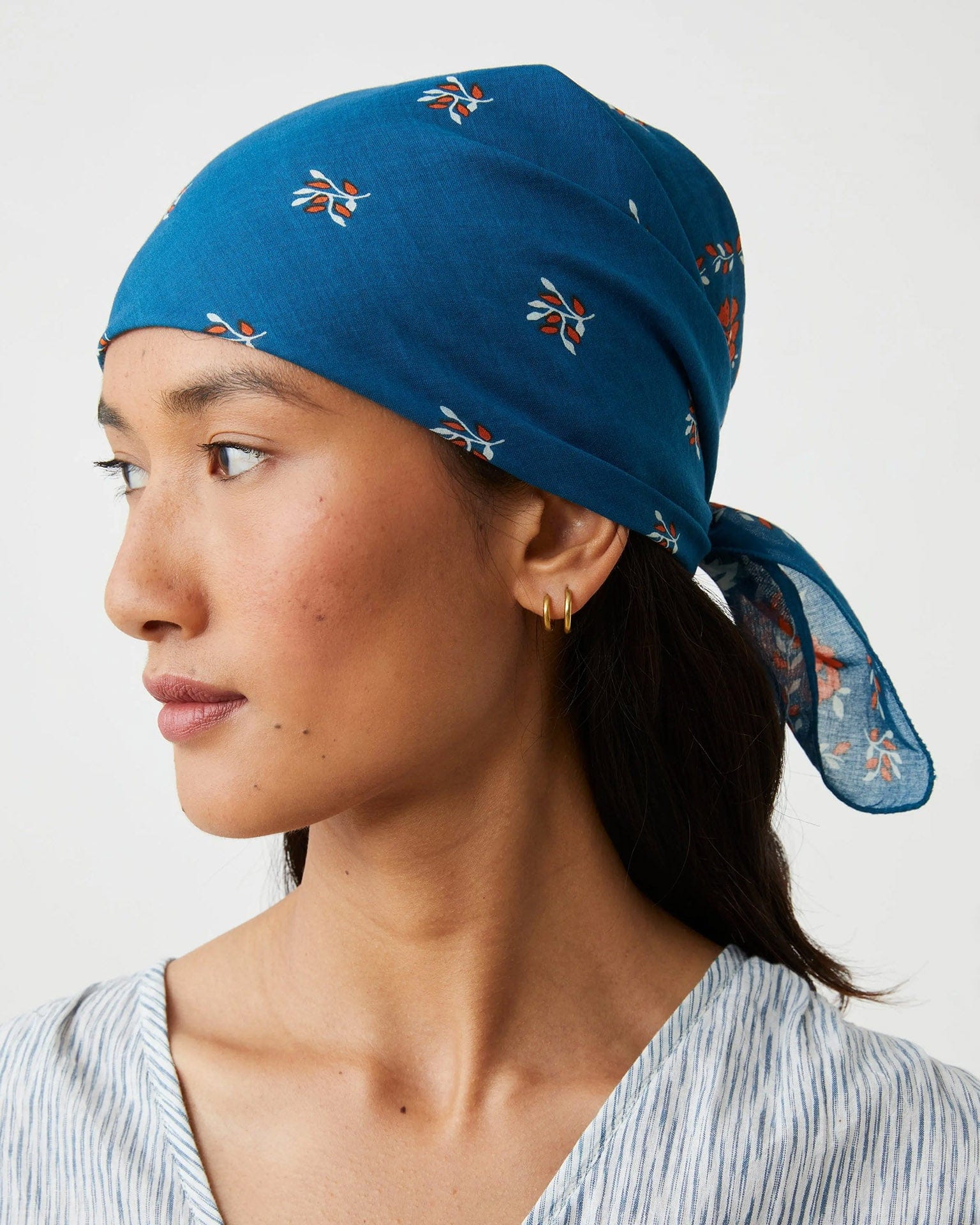 Fichu Scarf No 652 in Indigo - Image 2