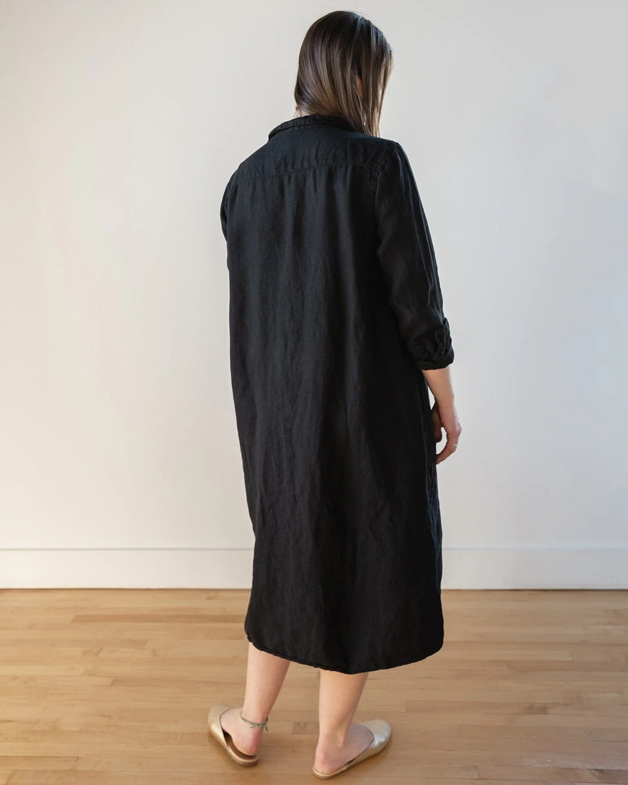 Frankie Long Shirtdress in Black Linen Twill - Image 5