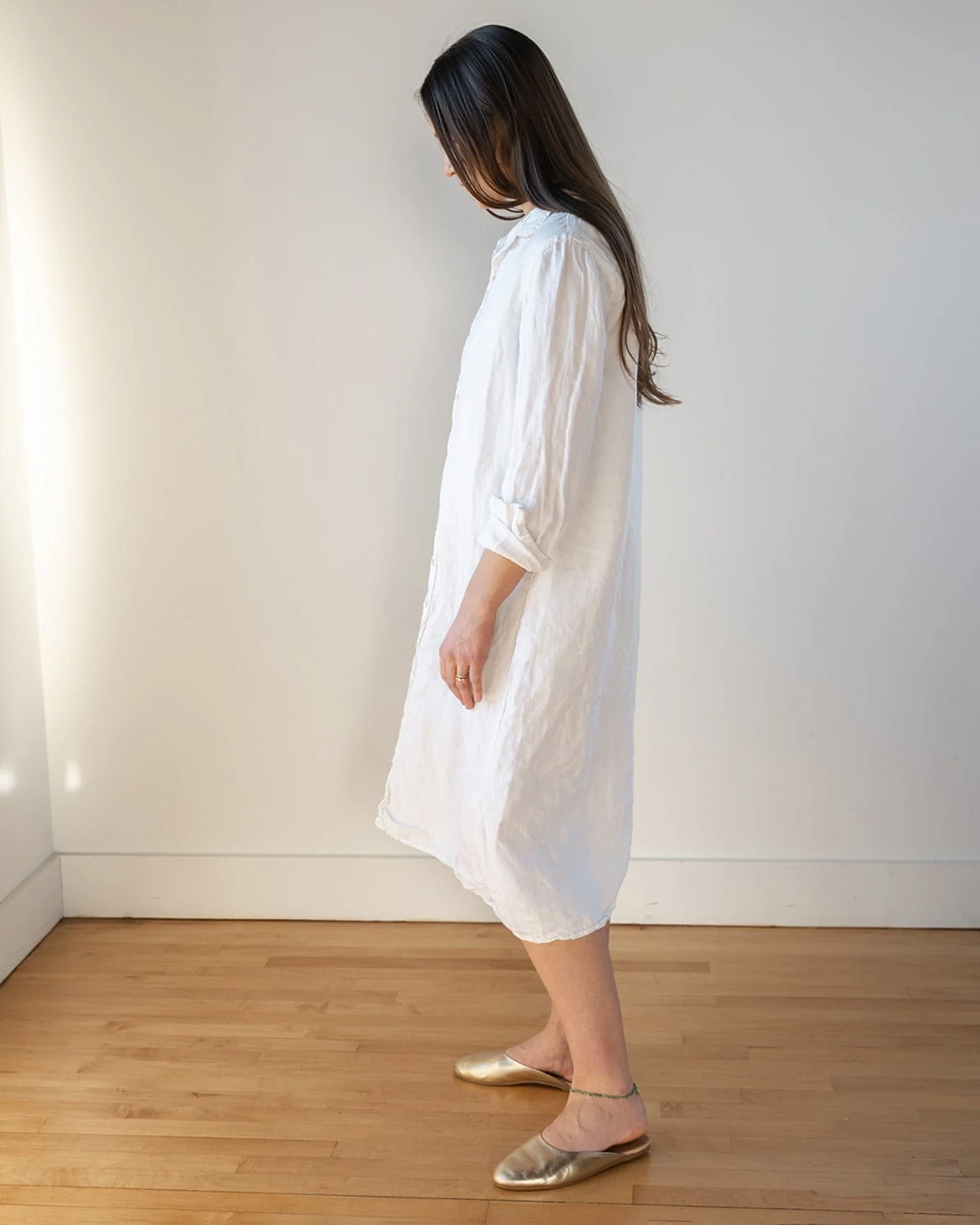 Frankie Long Shirtdress in White Linen Twill - Image 4