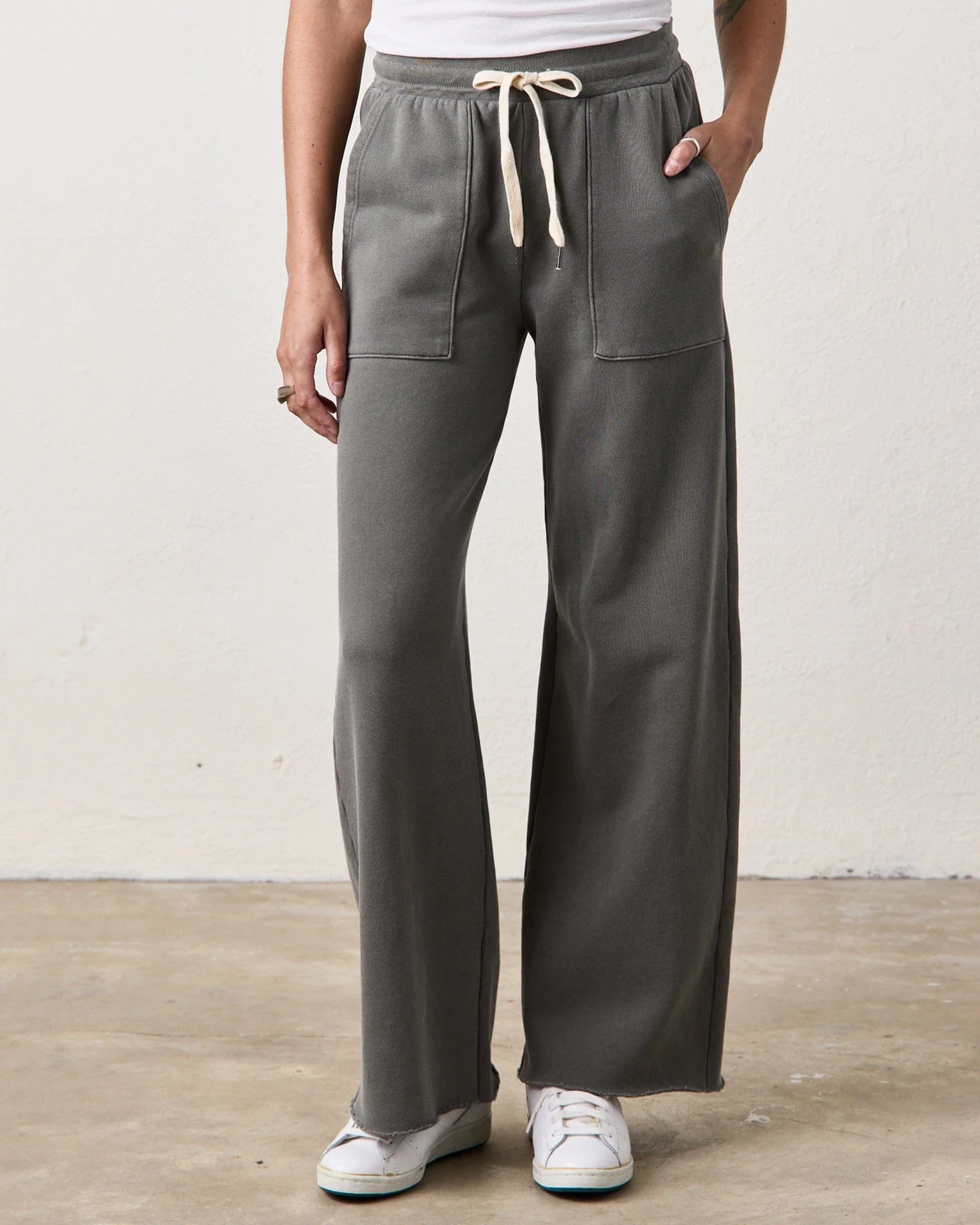 Franky Drawstring Baker Sweats in Faded Olive