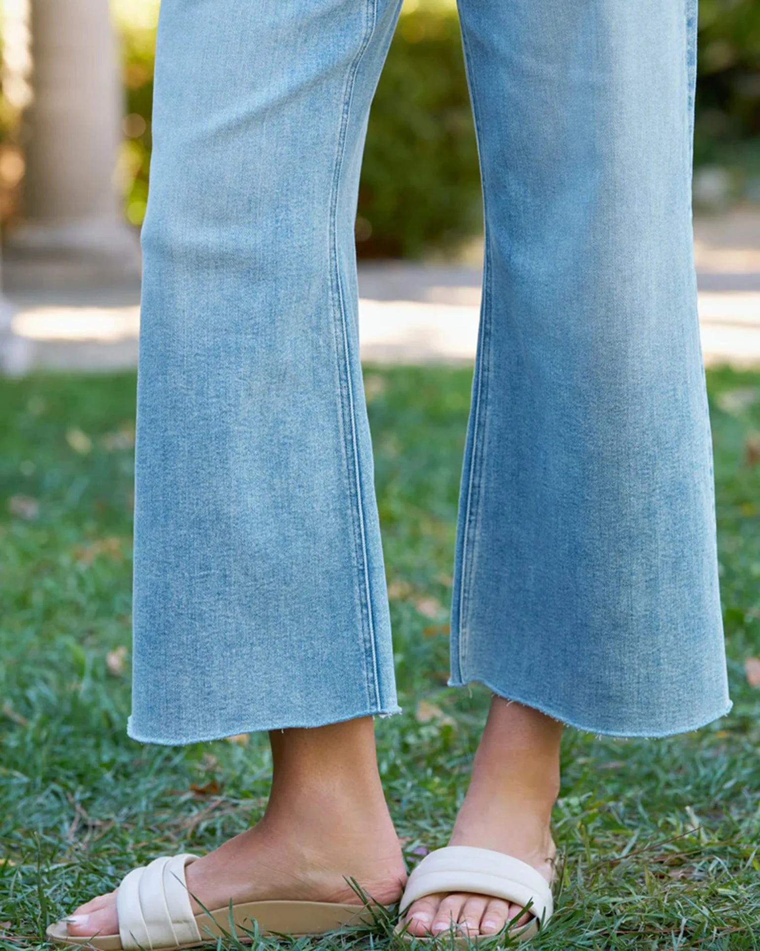 Galway Wide Leg Jean in 1986 Denim Mineral Wash - Image 2