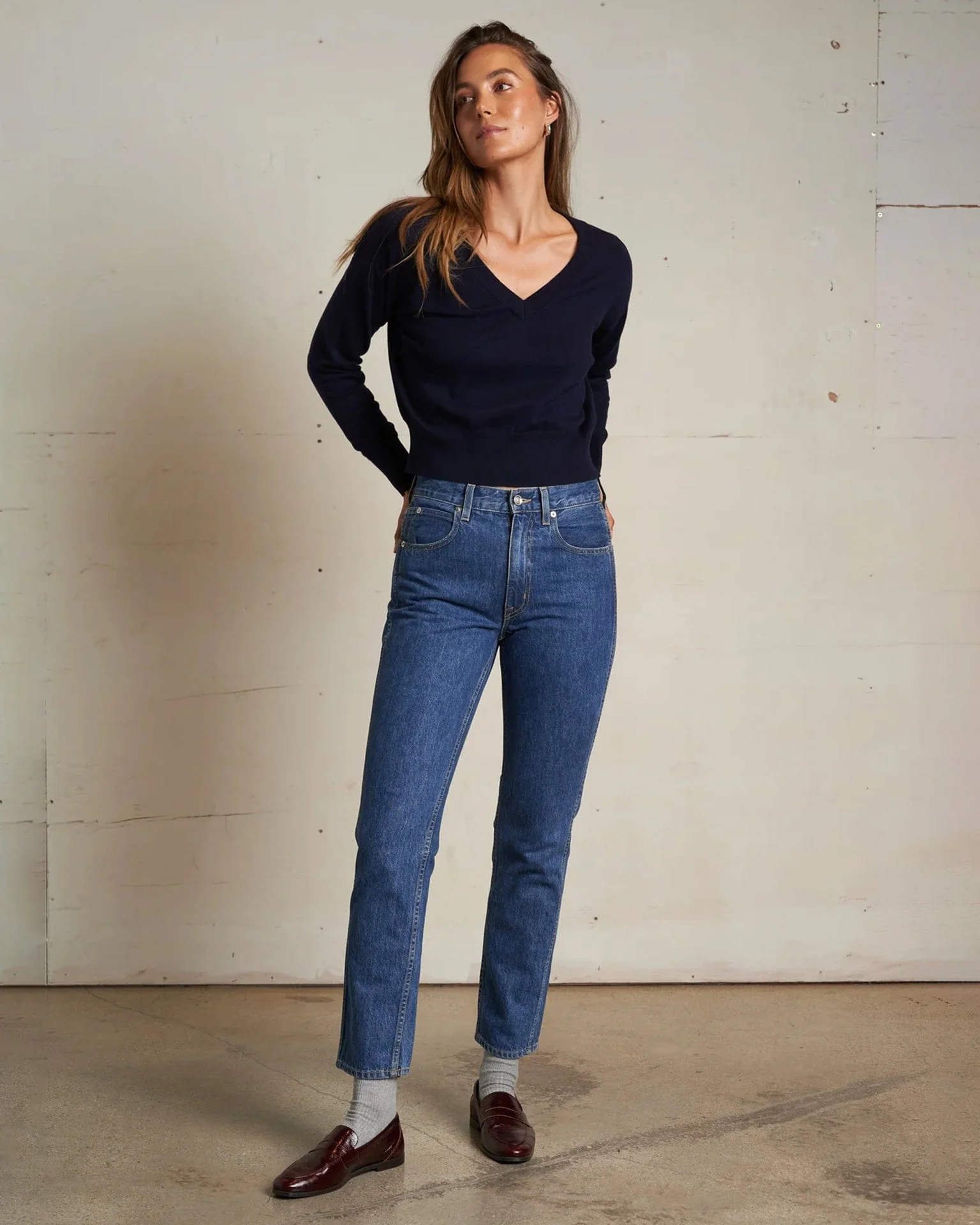 Georgina Cashmere V Neck Sweater in Navy - Image 2