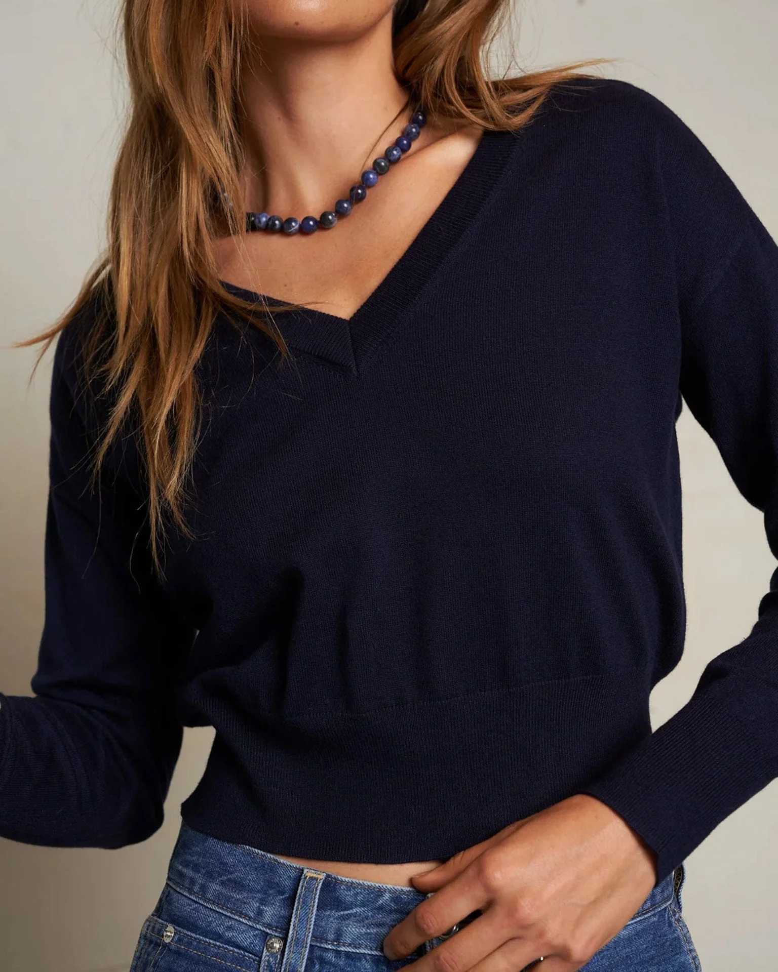 Georgina Cashmere V Neck Sweater in Navy - Image 3