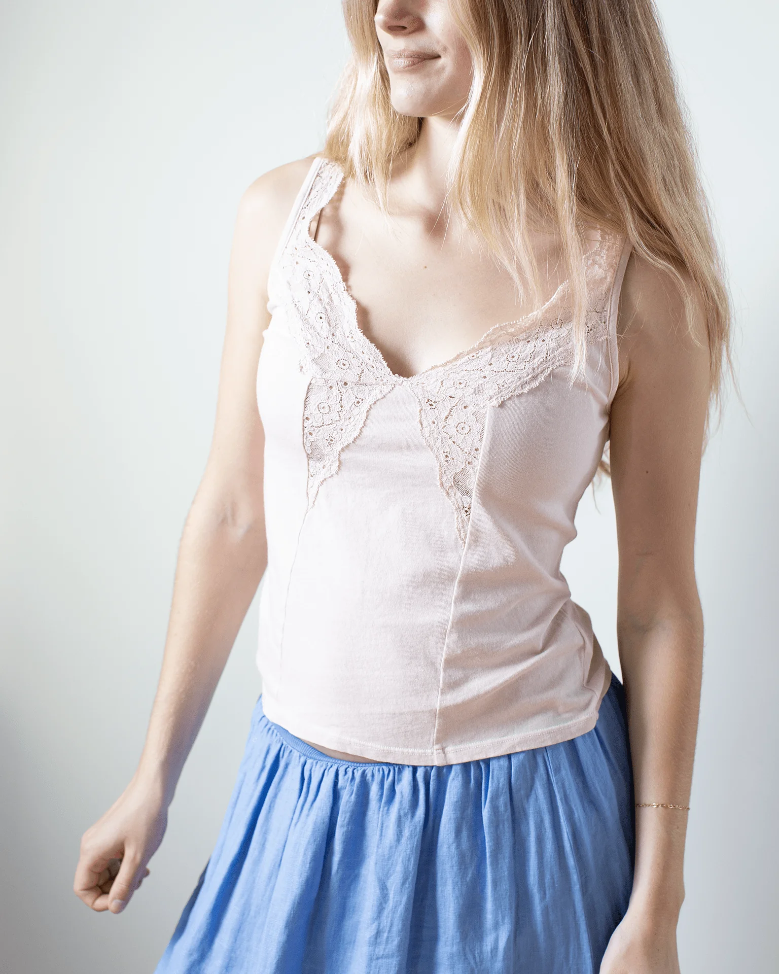 Hannah V Neck Lace Tank in Ballet - Image 2