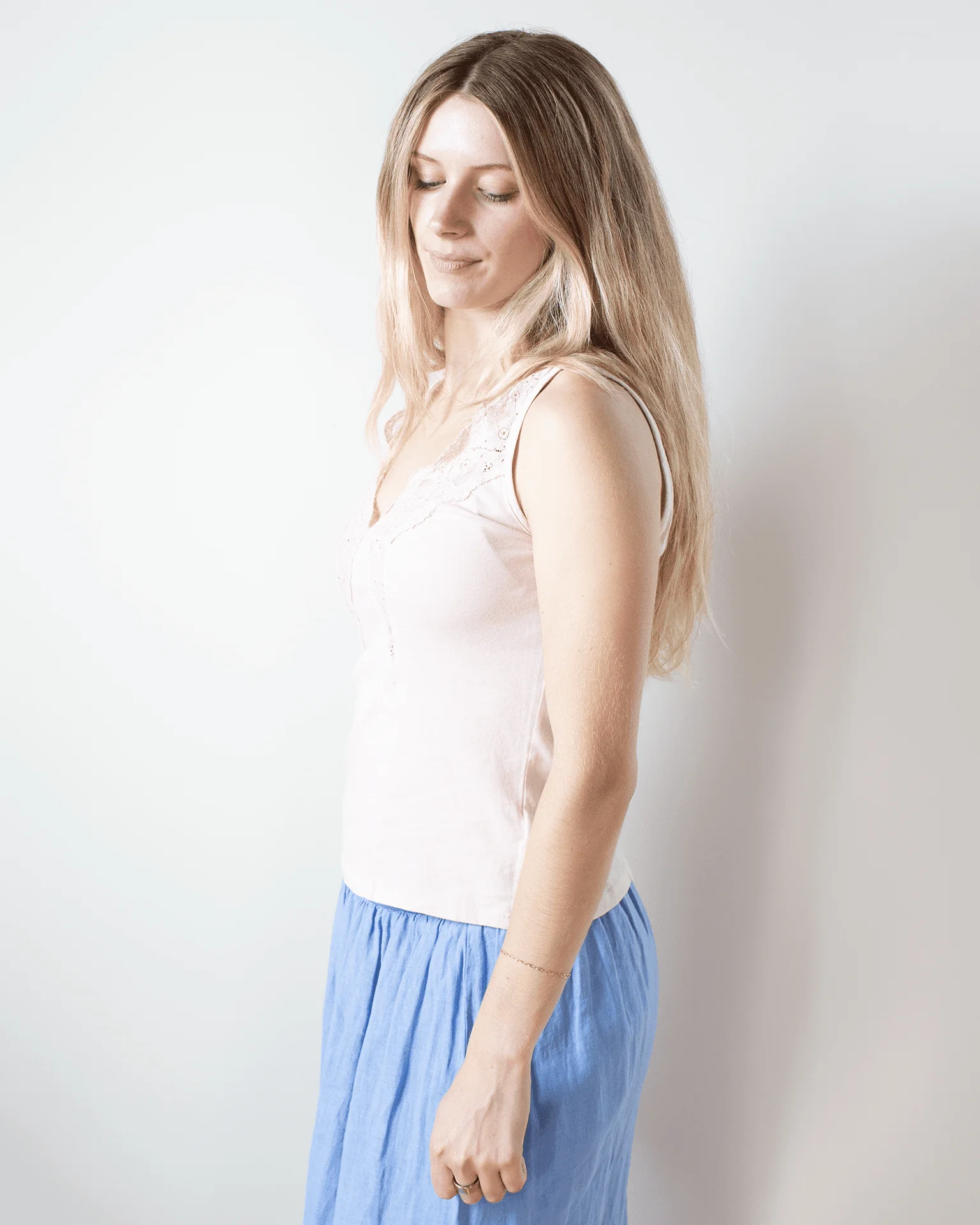 Hannah V Neck Lace Tank in Ballet - Image 3