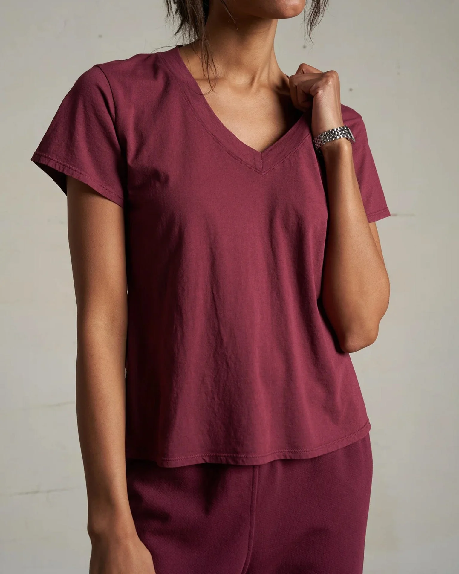 Hendrix Cotton S/S Boxy V Neck Tee in Dark Burgundy