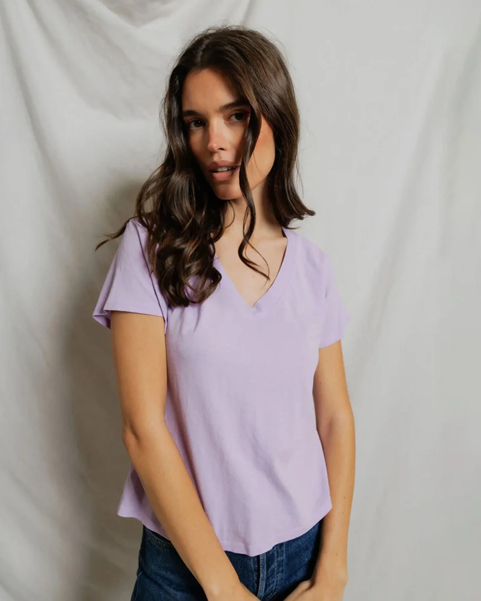 Hendrix - Cotton Short Sleeve Boxy V Neck Tee in Ultraviolet