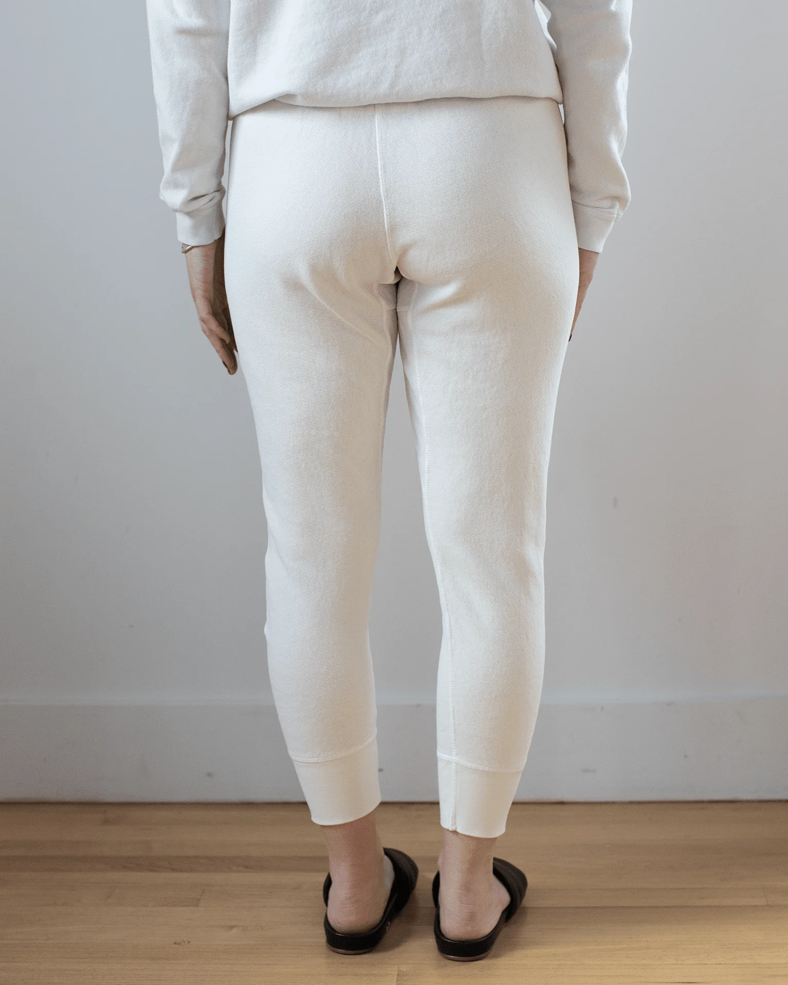 Large 3/4 Sweatpants in Creamy Army - Image 4