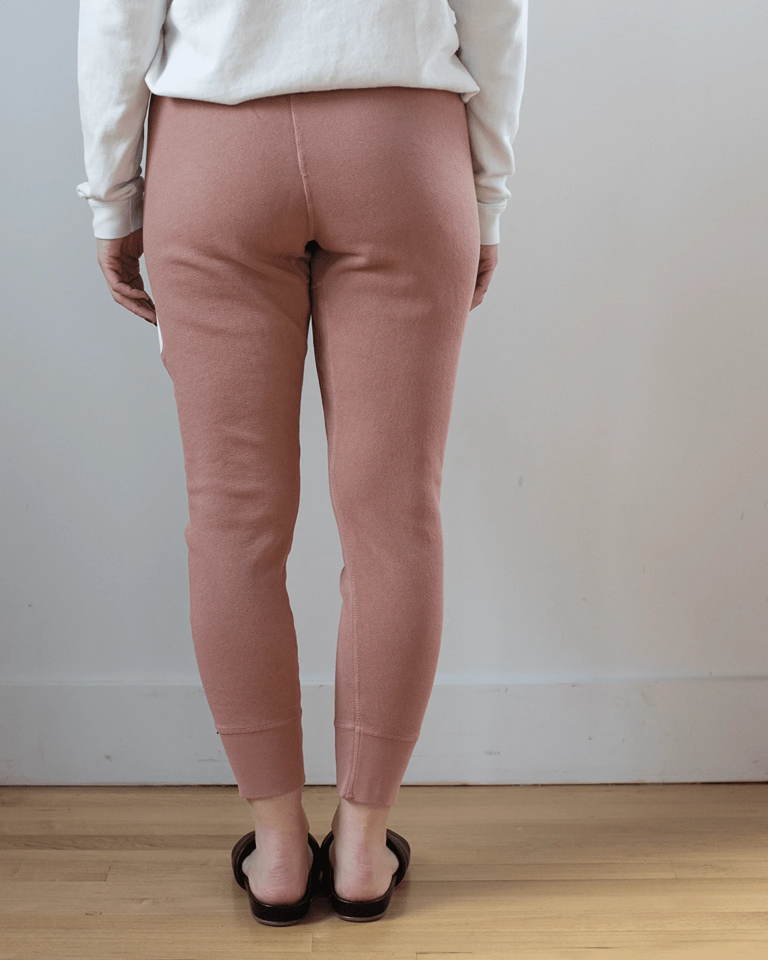 Large 3/4 Sweatpants in Hunkydory - Image 5