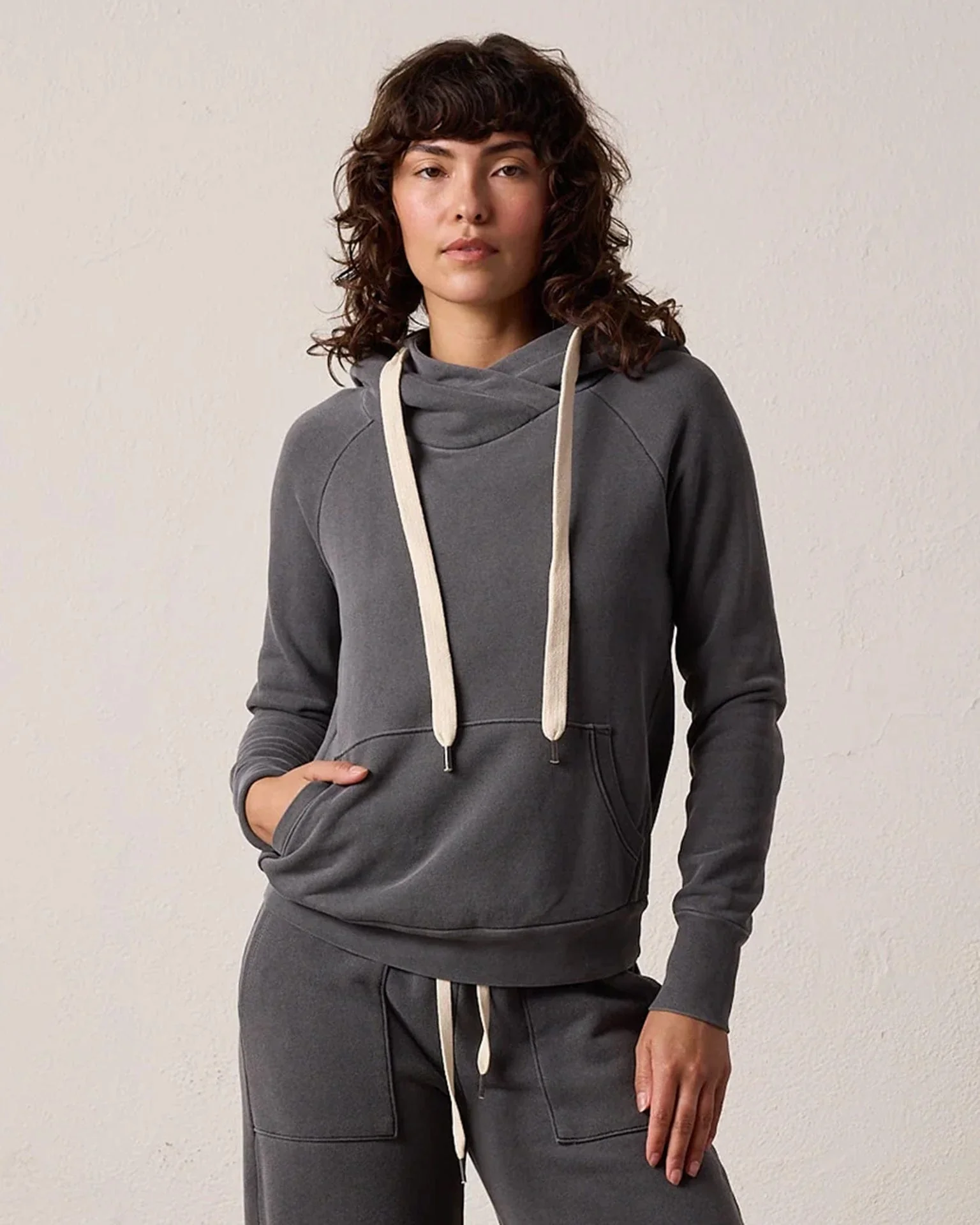 Lisse Fitted Pullover FT Hoody in Faded Black