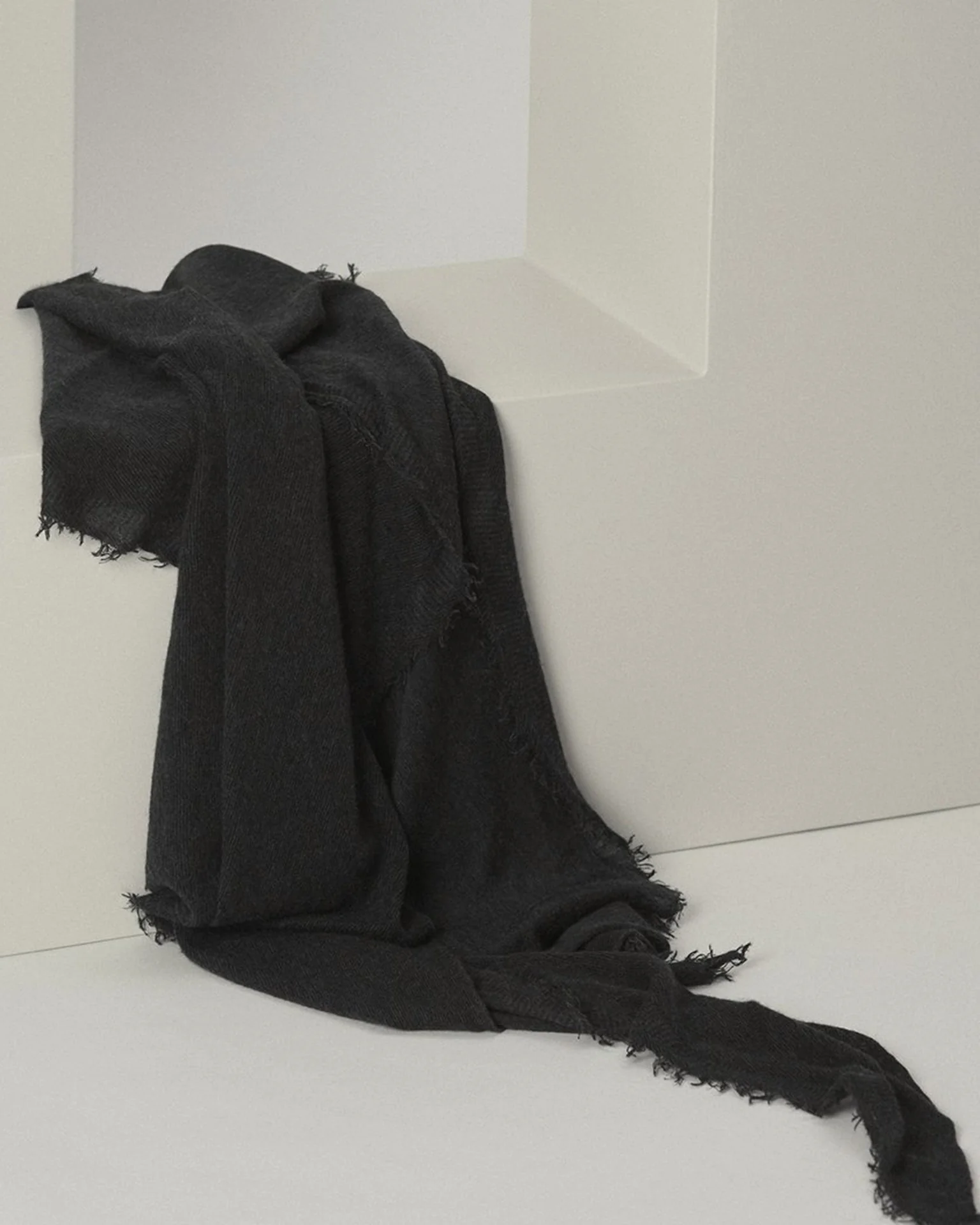 Love Cashmere Scarf in Black X Charcoal
