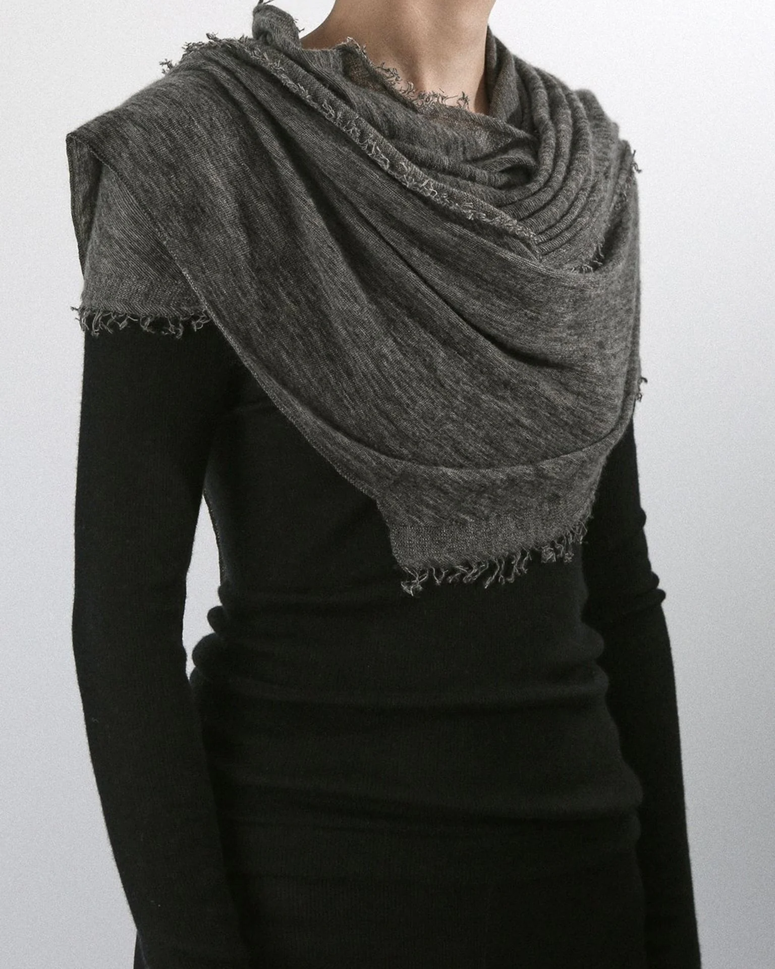 Love Cashmere Scarf in Pepper - Image 3