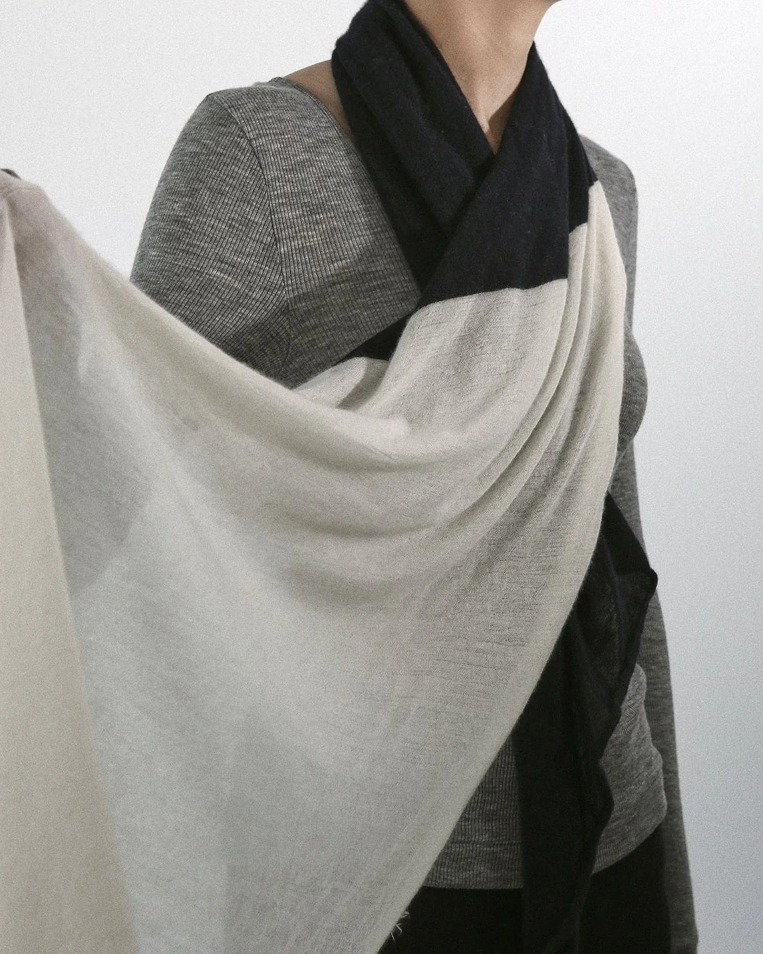 Love Duo Cashmere Scarf in Black & Milk - Image 3