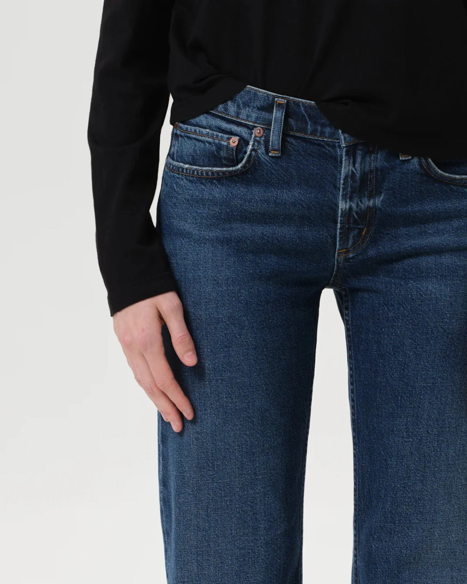 Low Rise Slim 29in Inseam in Slick - Image 3