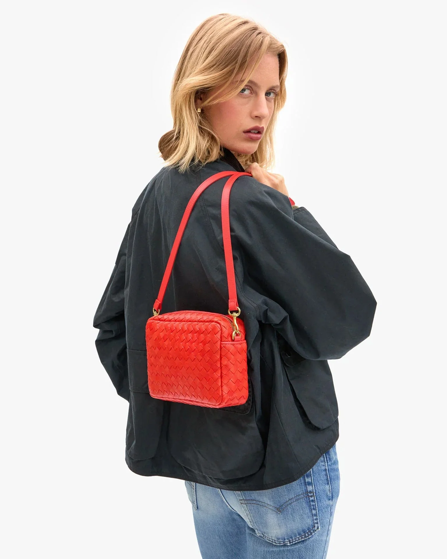 Midi Sac - Med Woven Diagonal in Bright Poppy - Image 2