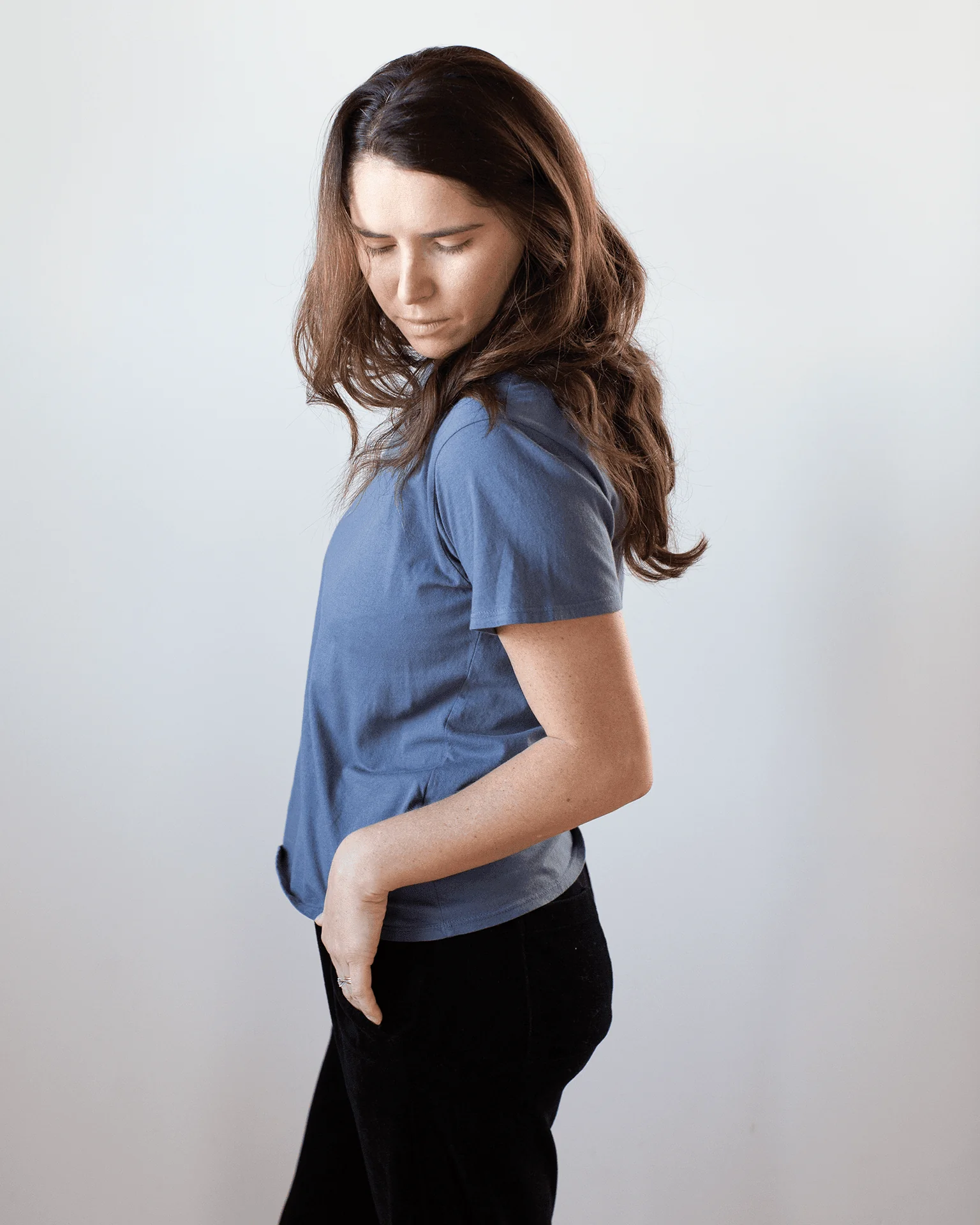 Moore Relaxed Fine Jersey Tee in Indigo - Image 3