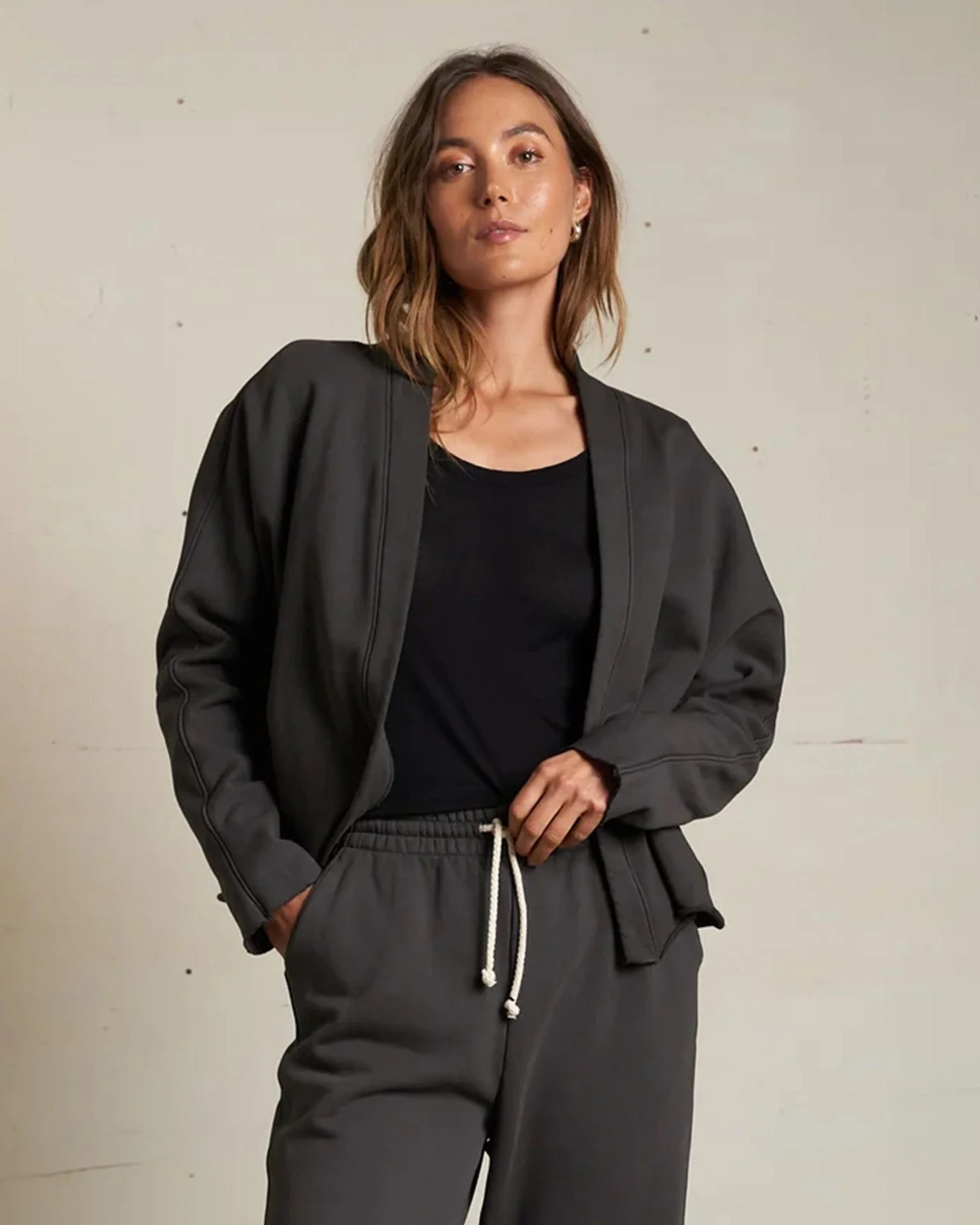 Olivia Fleece Short Cardigan in Vintage Black