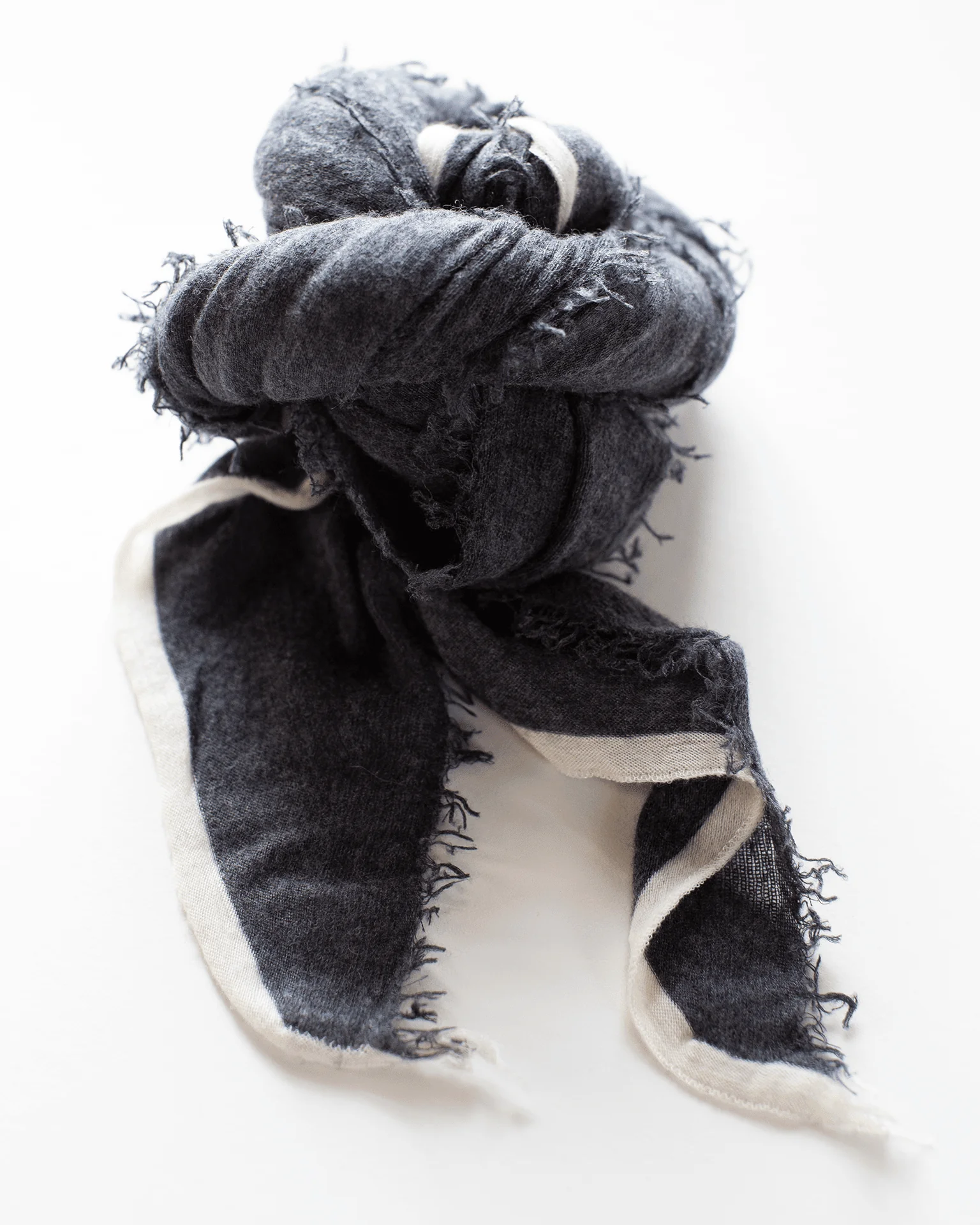 Rosa Cashmere Scarf in Charcoal X Milk - Image 2