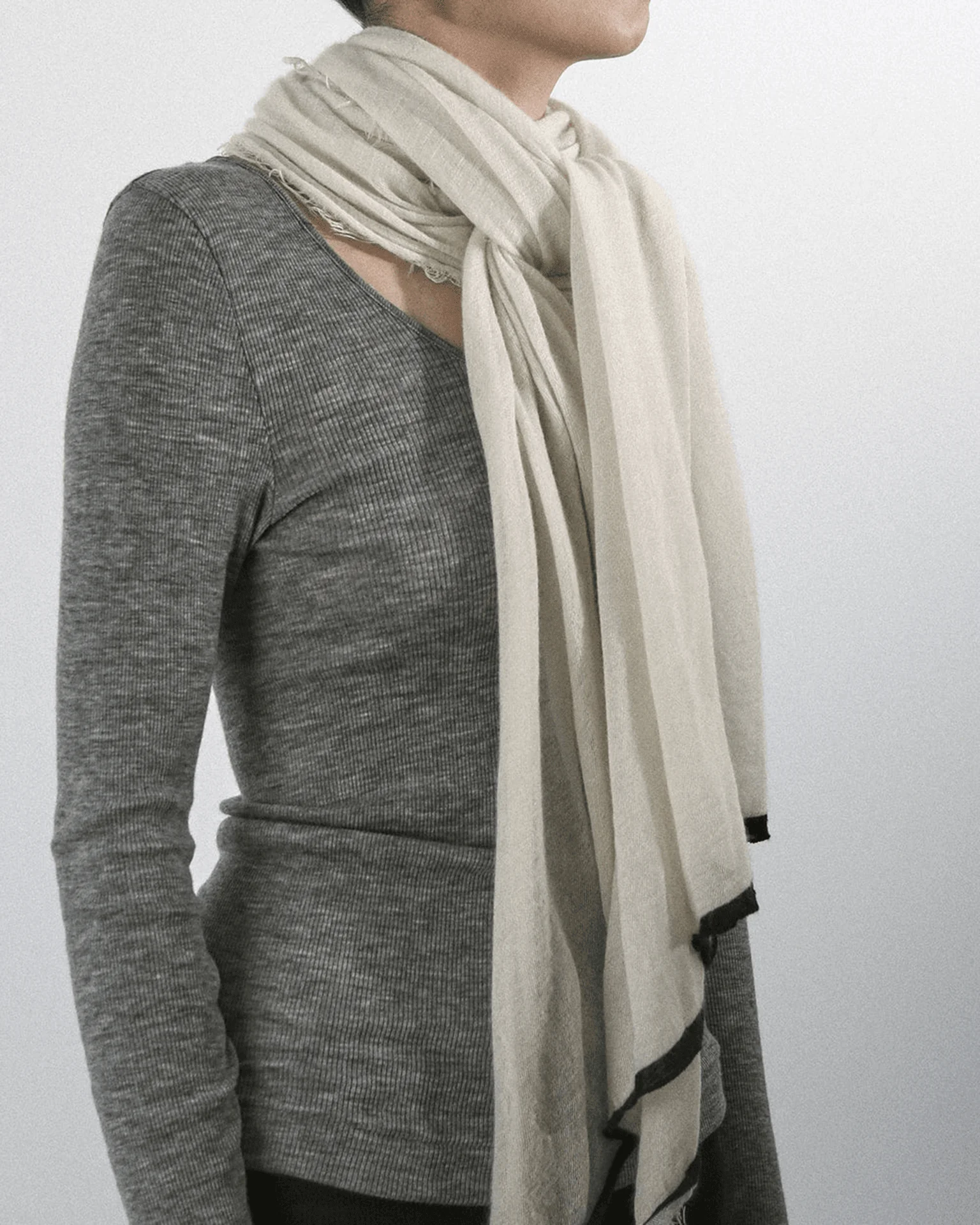 Rosa Cashmere Scarf in Milk X Black - Image 3