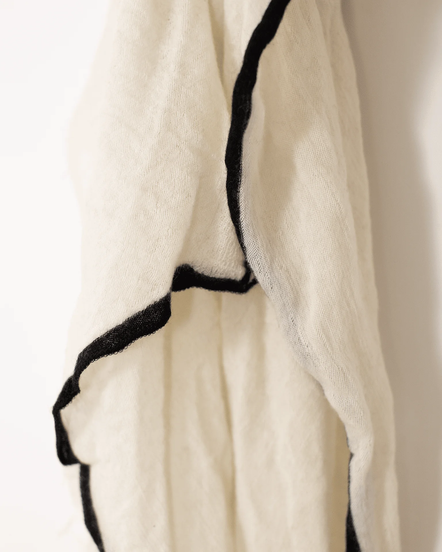 Rosa Mini in Milk X Black - Image 3