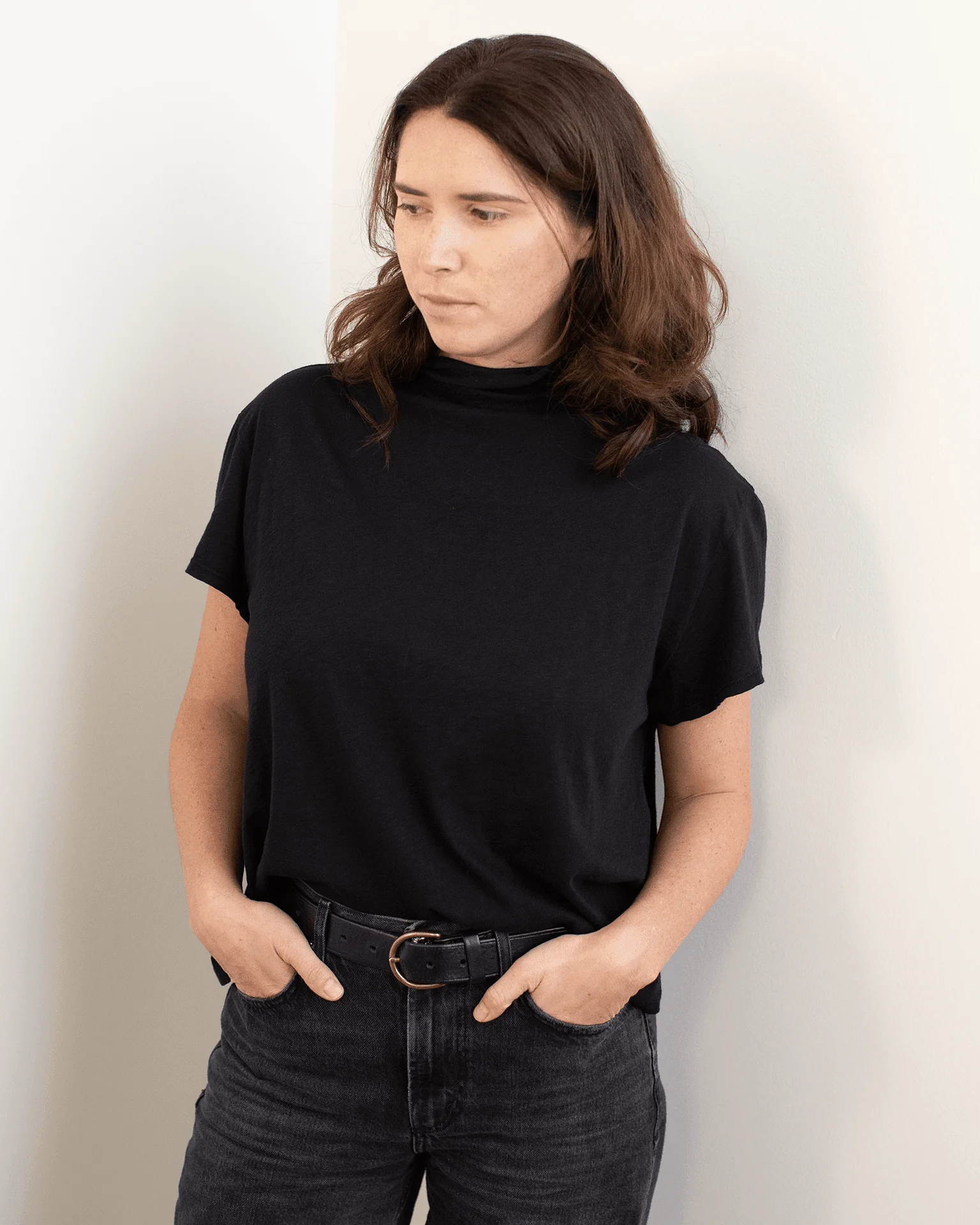 Savi S/S Mock Neck Crop Top in Black