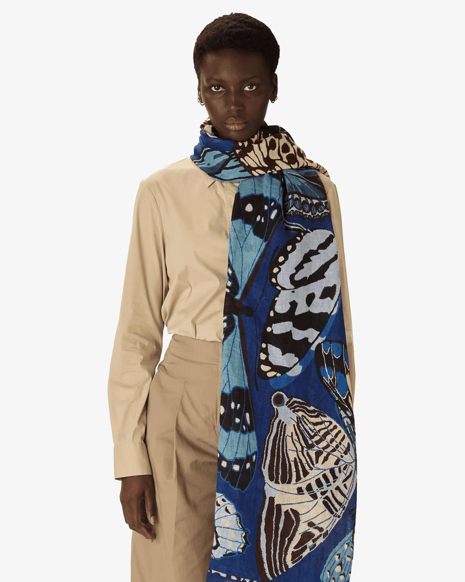 Scarf / Etole 100 Papillons in in Navy - Image 3