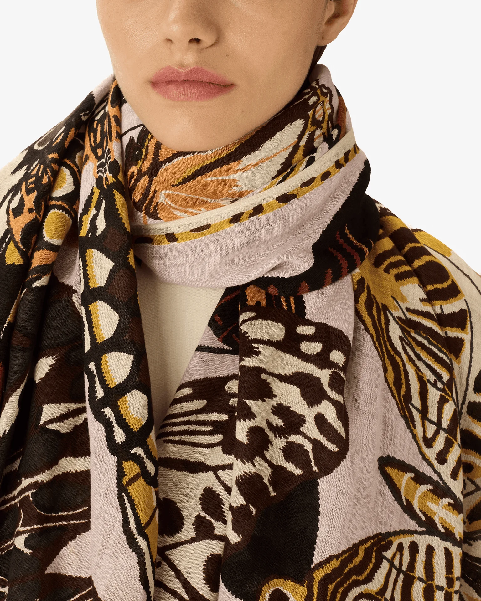 Scarf / Etole 100 Papillons in Nude - Image 4
