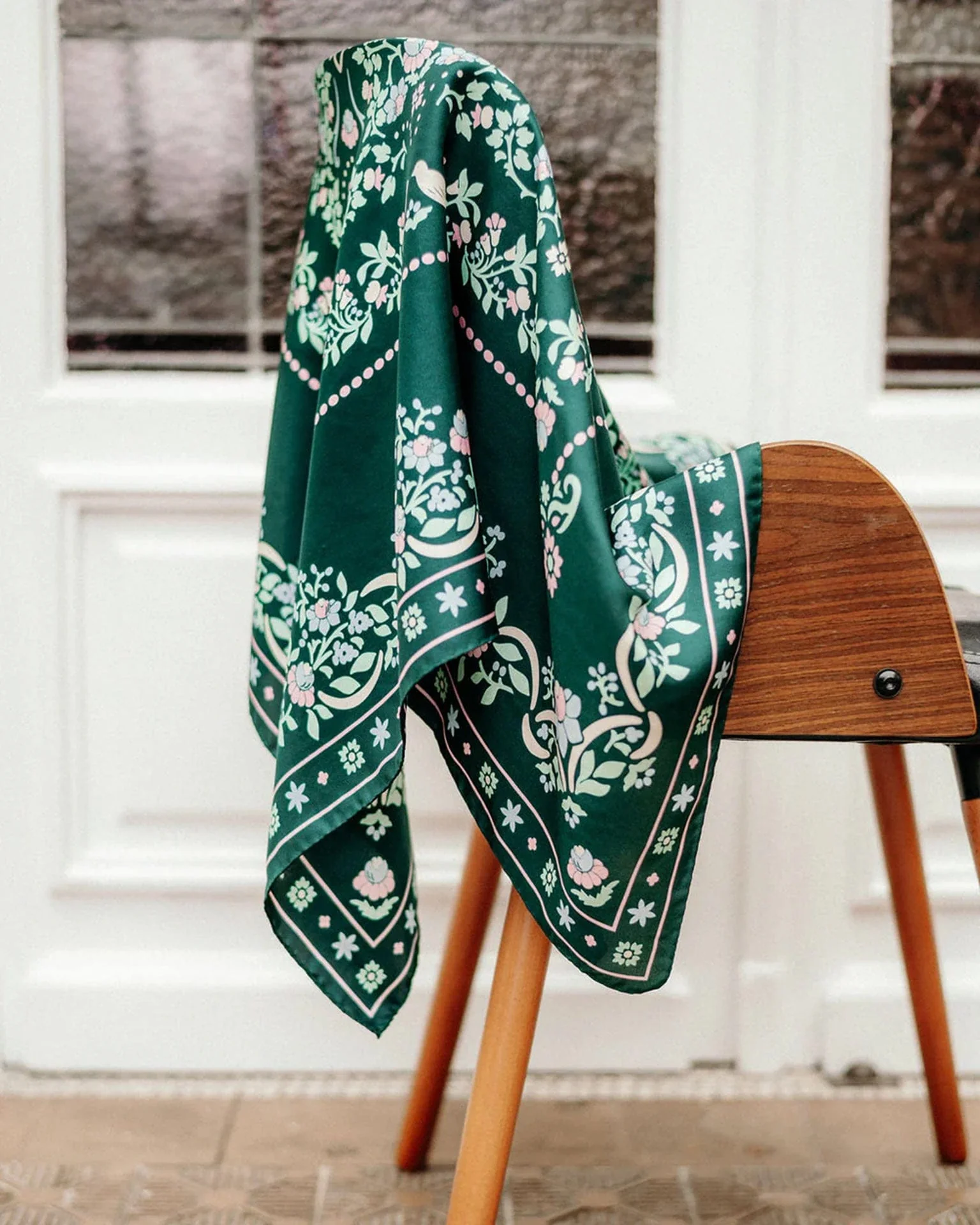 Secret Garden 100% Silk in Vert