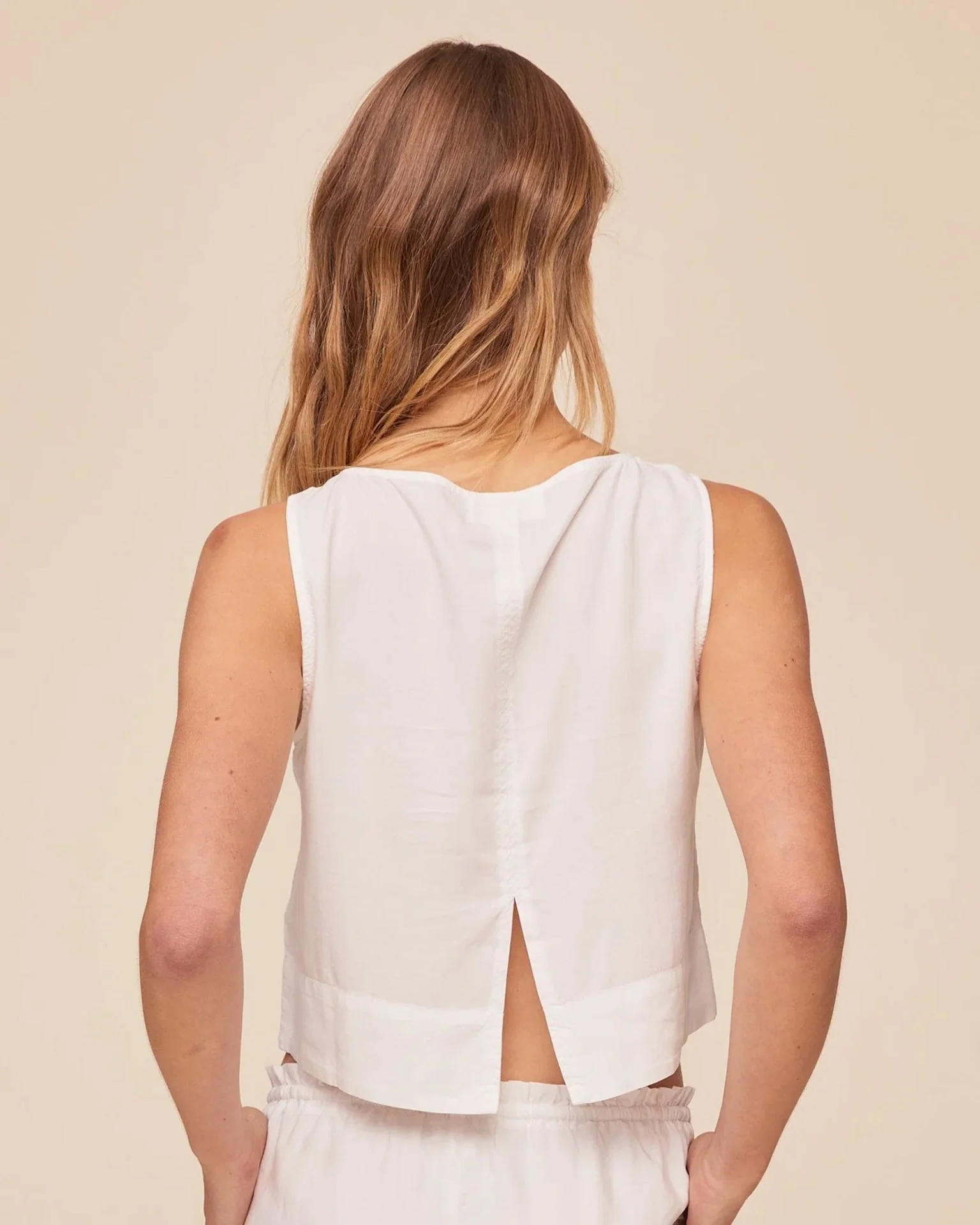 Sleeveless Boat Neck Split Back in White - Image 4