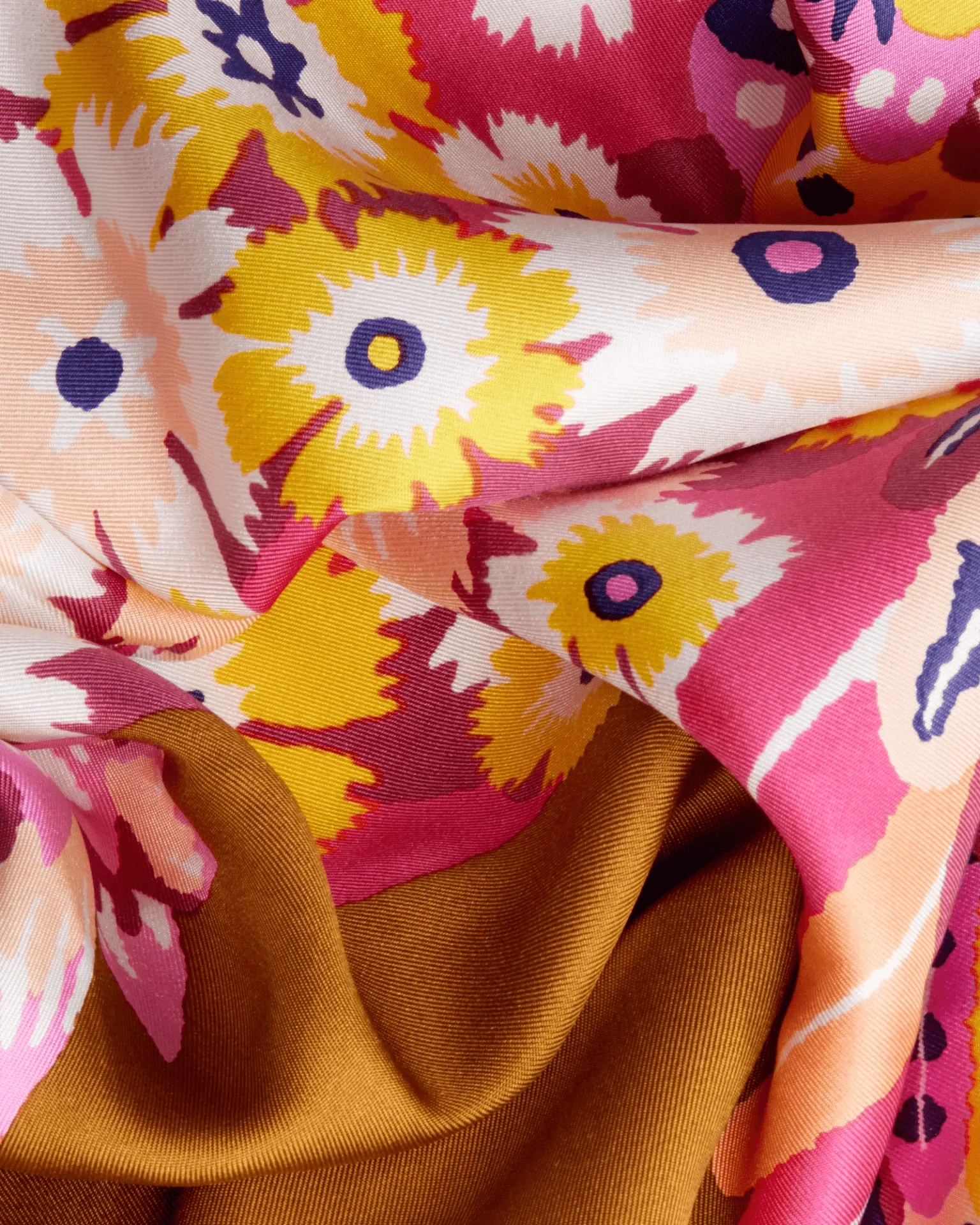 Square / Carre 65 Hulule in Fuchsia - Image 3