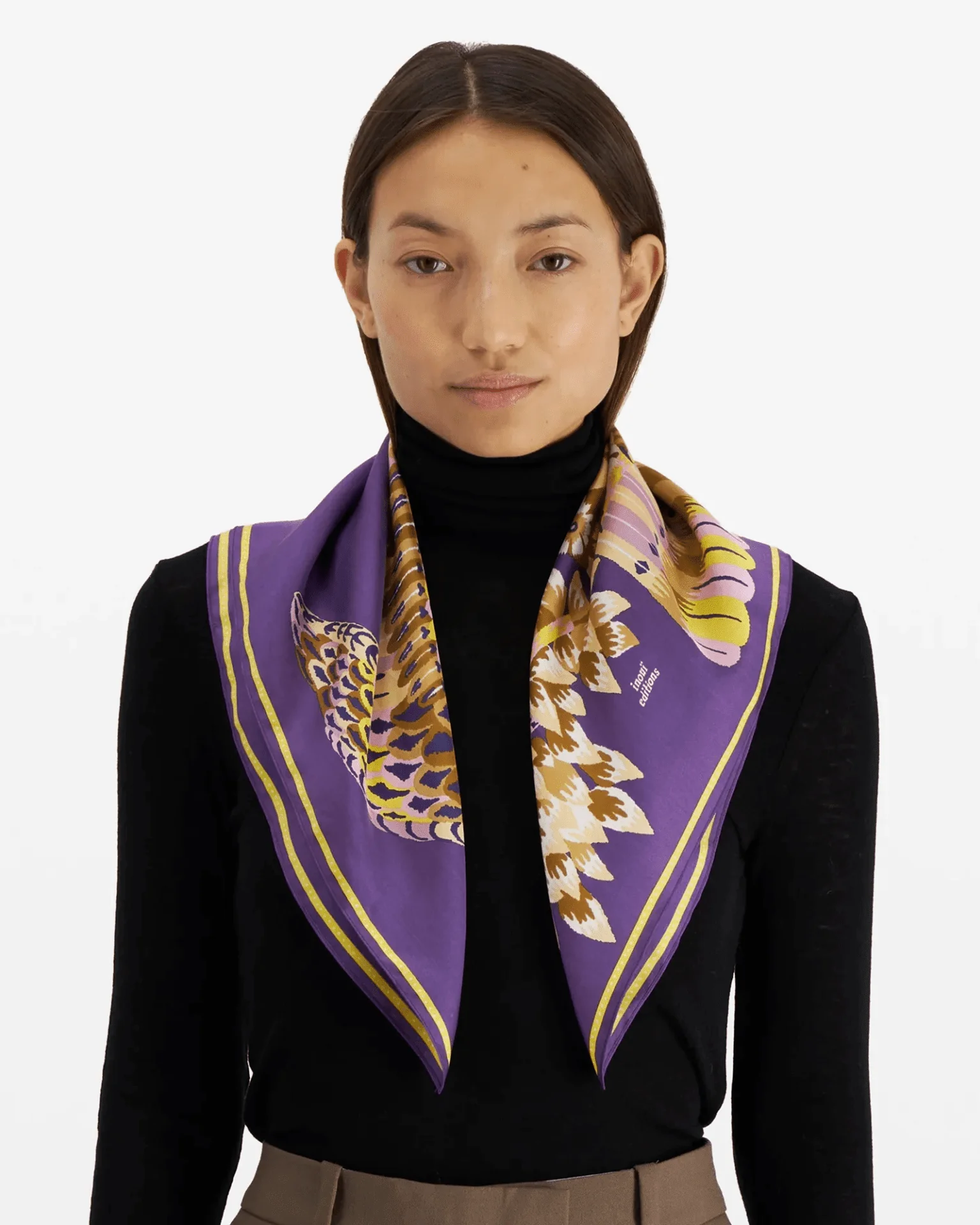 Square / Carre 65 Hulule in Purple