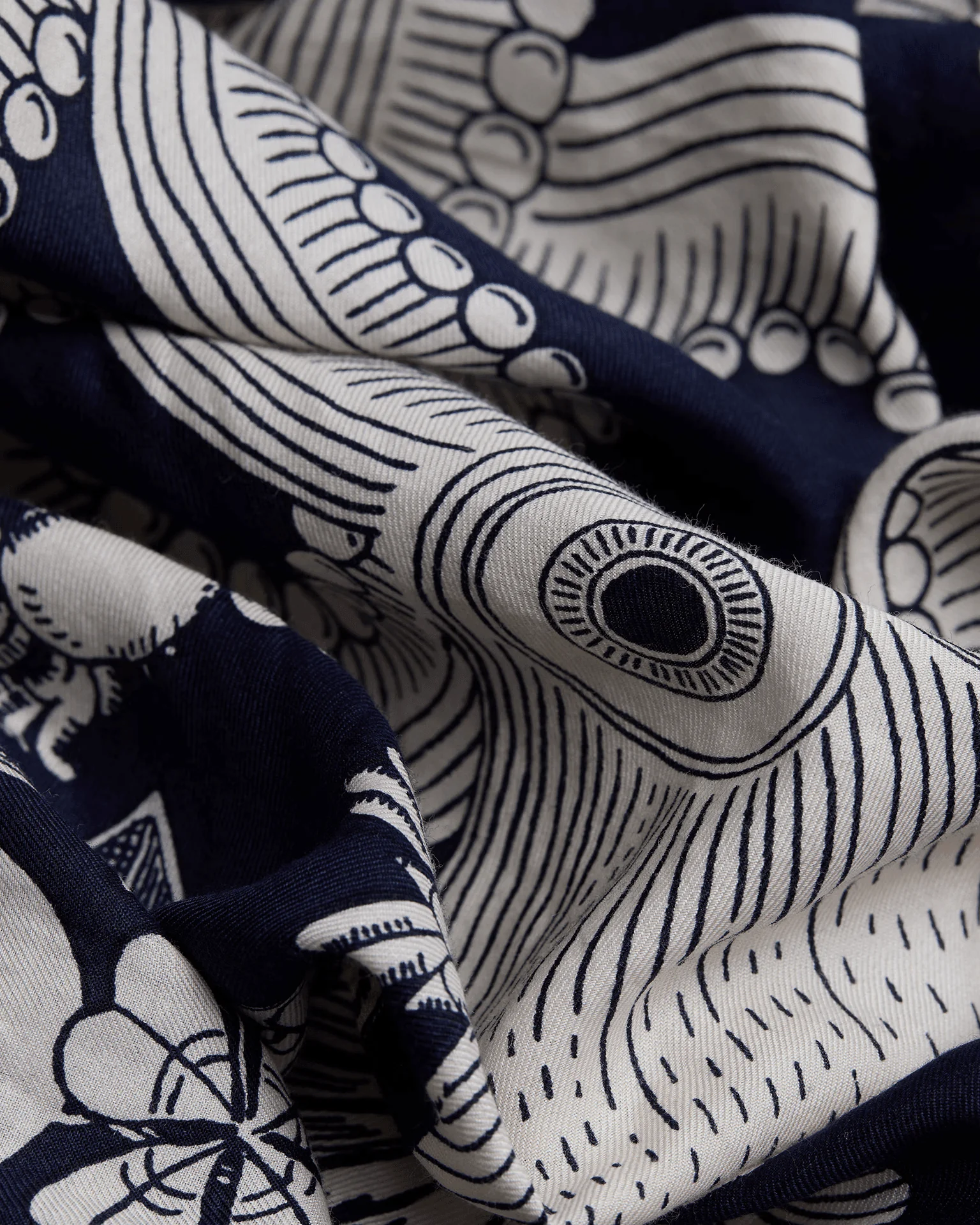 Square / Carre 65 Octopus in Navy - Image 5