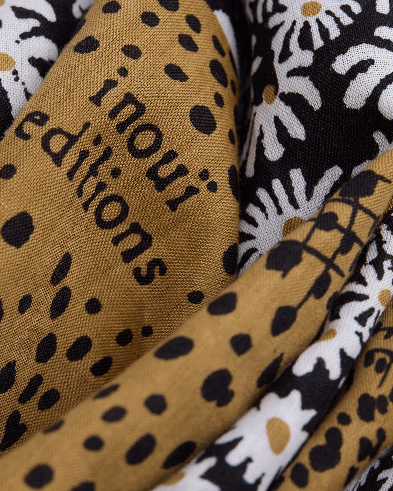 Square / Carre 65 Pampa Scarf in Black - Image 5