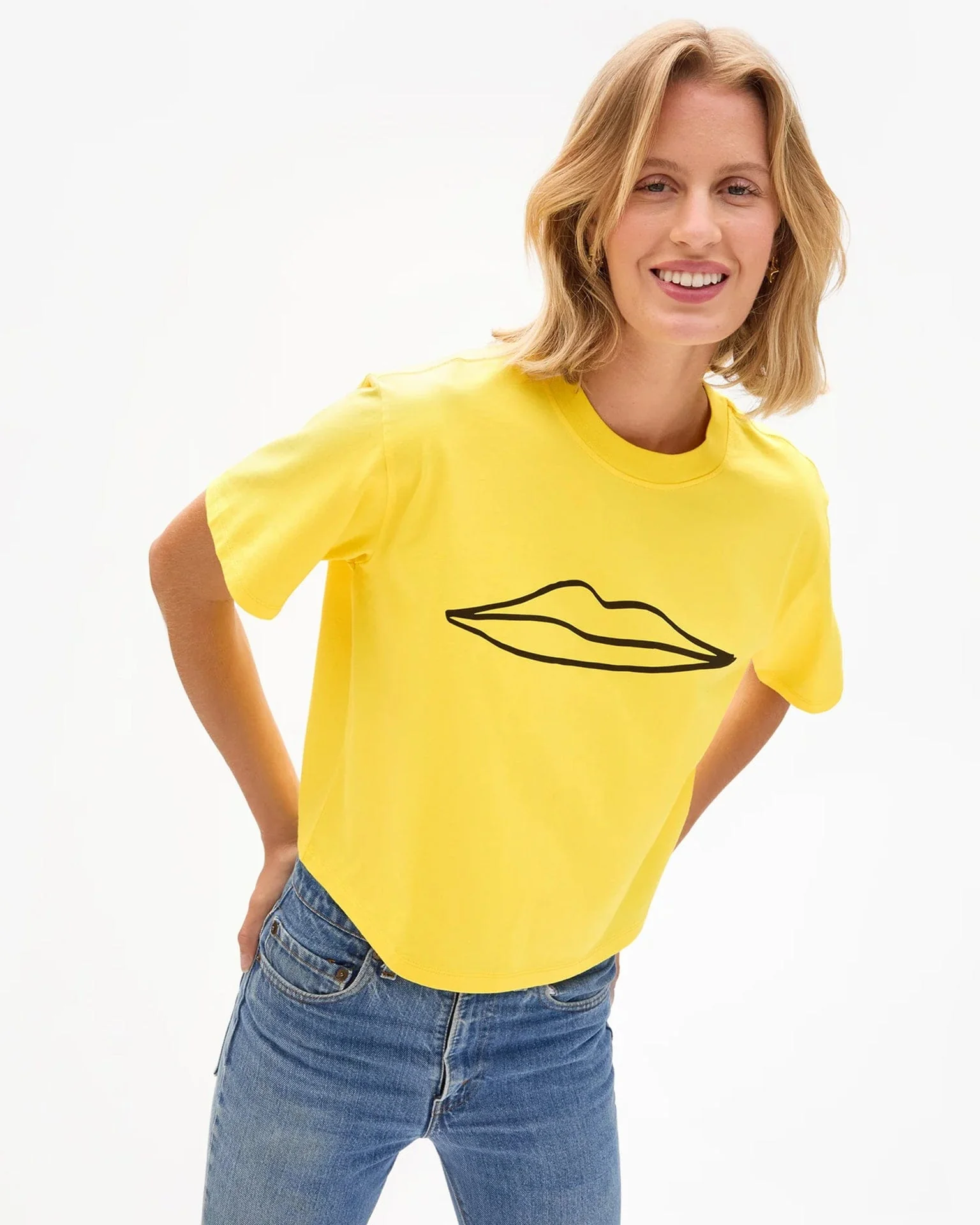 Surrealisme Lips Le Carre Tee in Bright Yellow