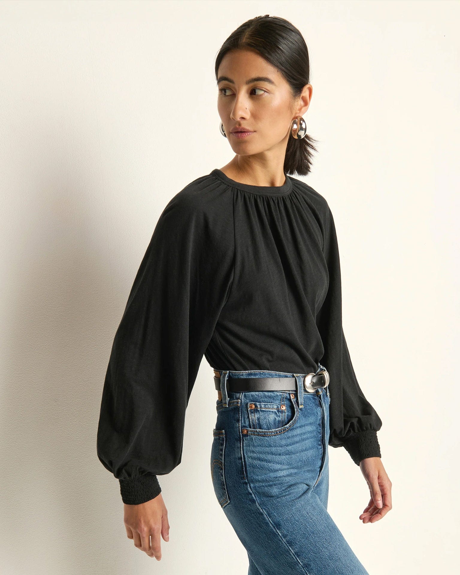 Tallis Tee in Jet Black - Image 2