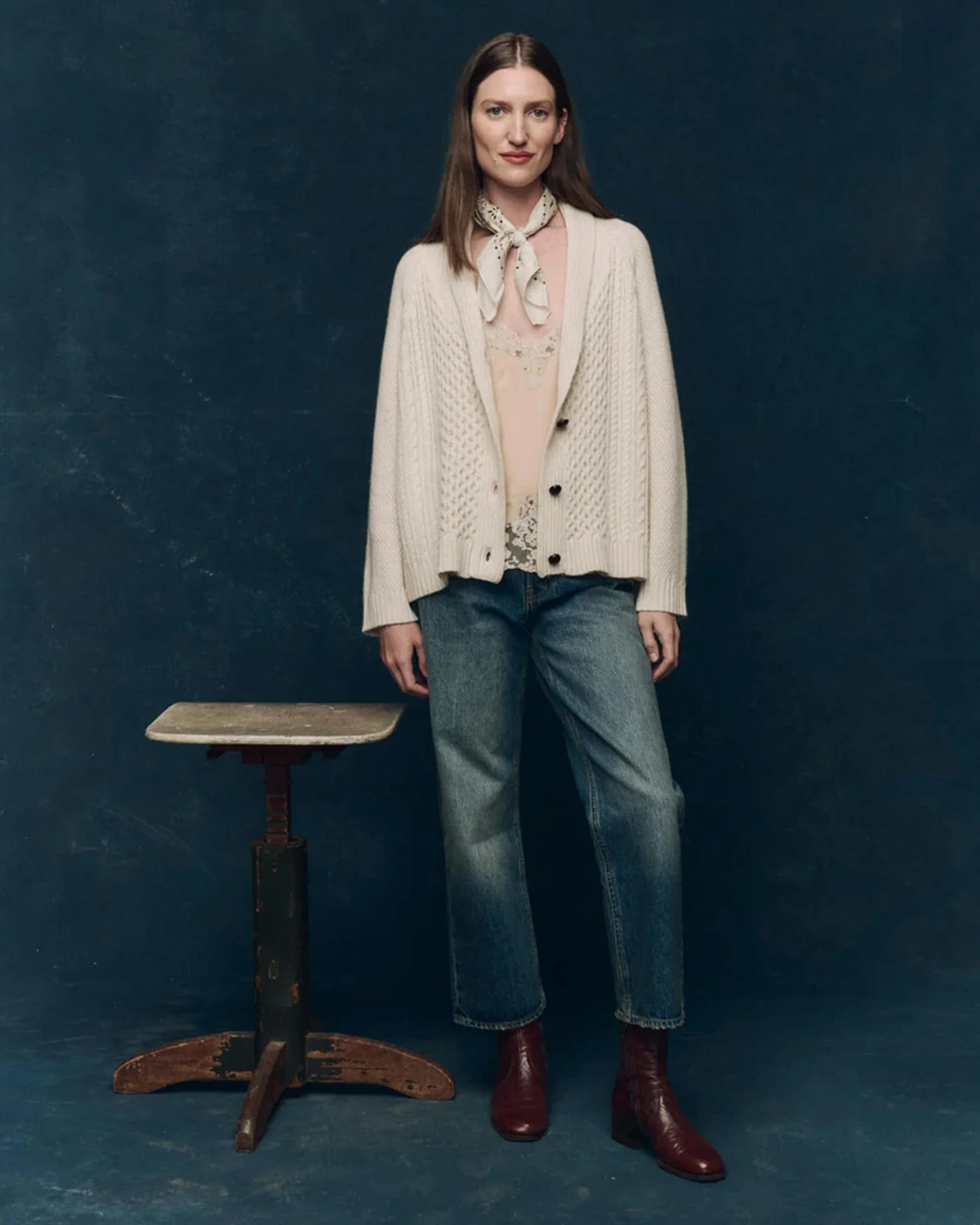 The Cashmere Cable Lodge Cardigan in Cream - Image 2