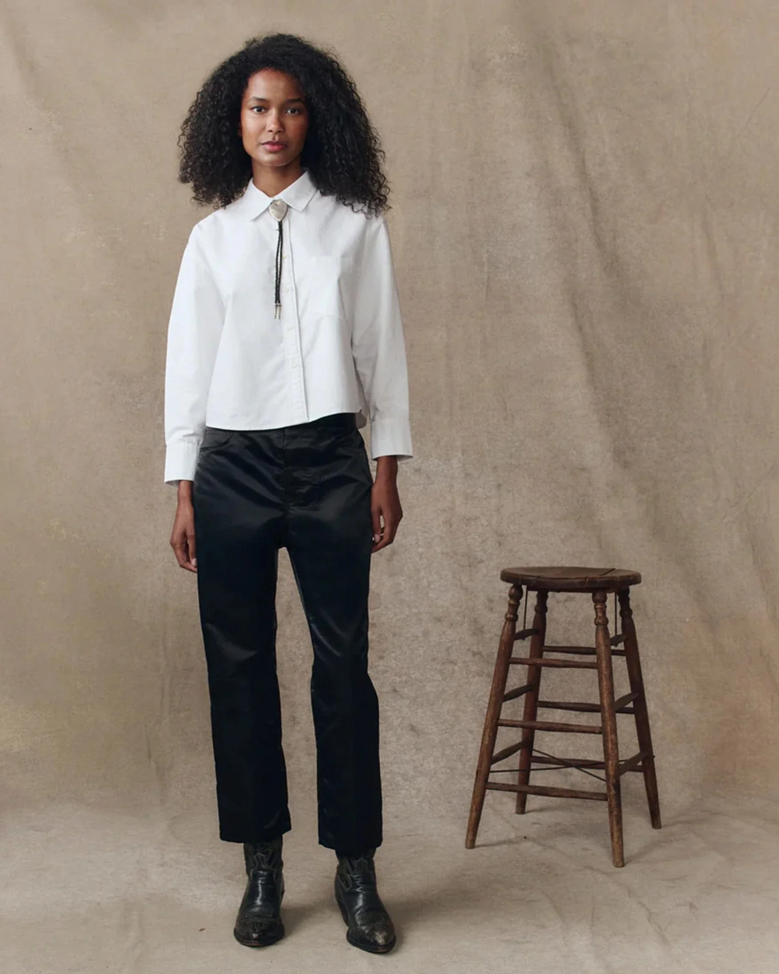 The Cropped Oxford Shirt in White - Image 2