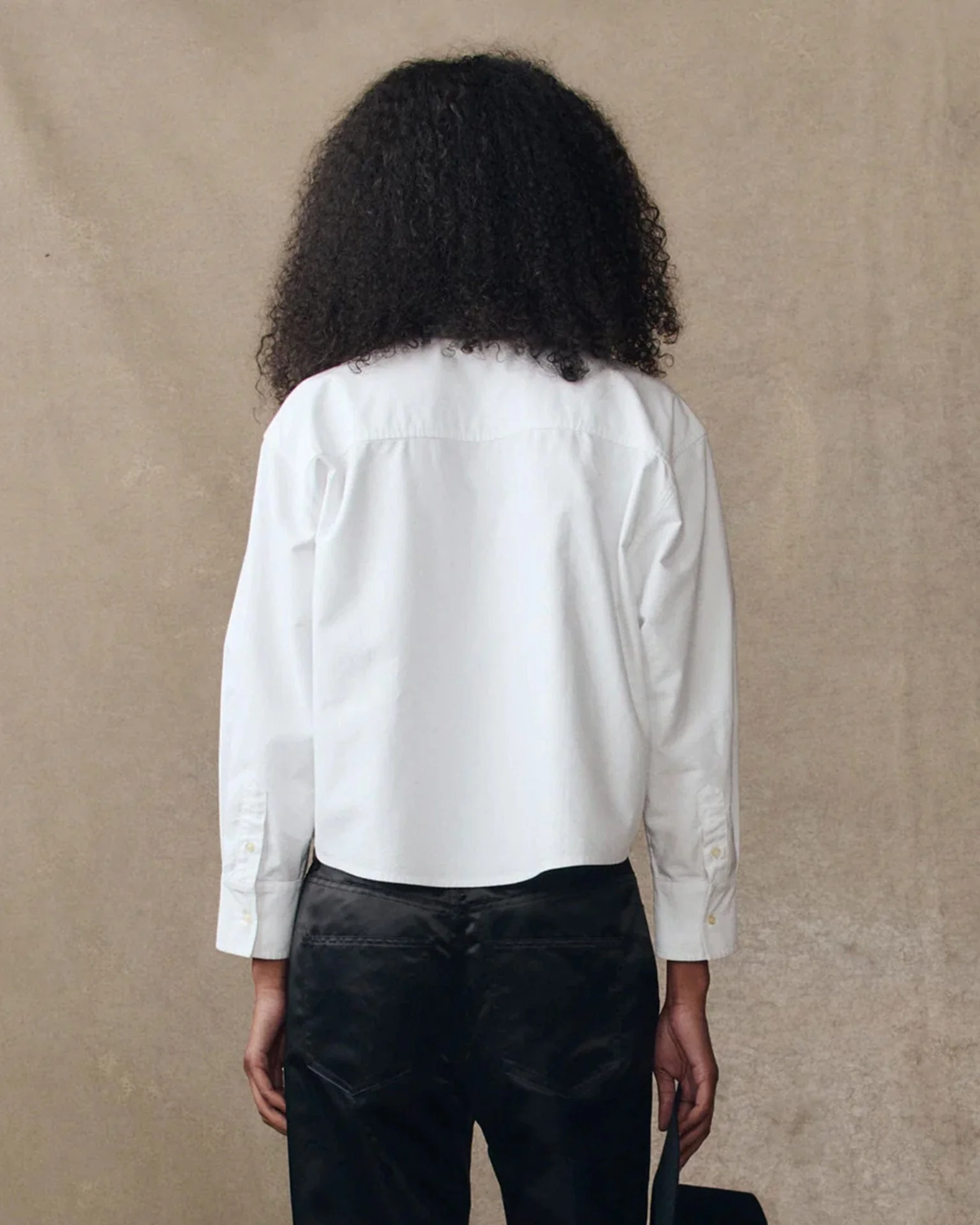 The Cropped Oxford Shirt in White - Image 4