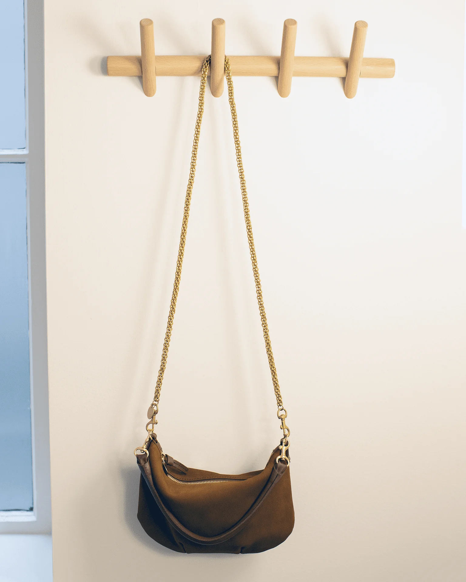 Thick Chain Crossbody Strap in Vintage Gold - Image 2
