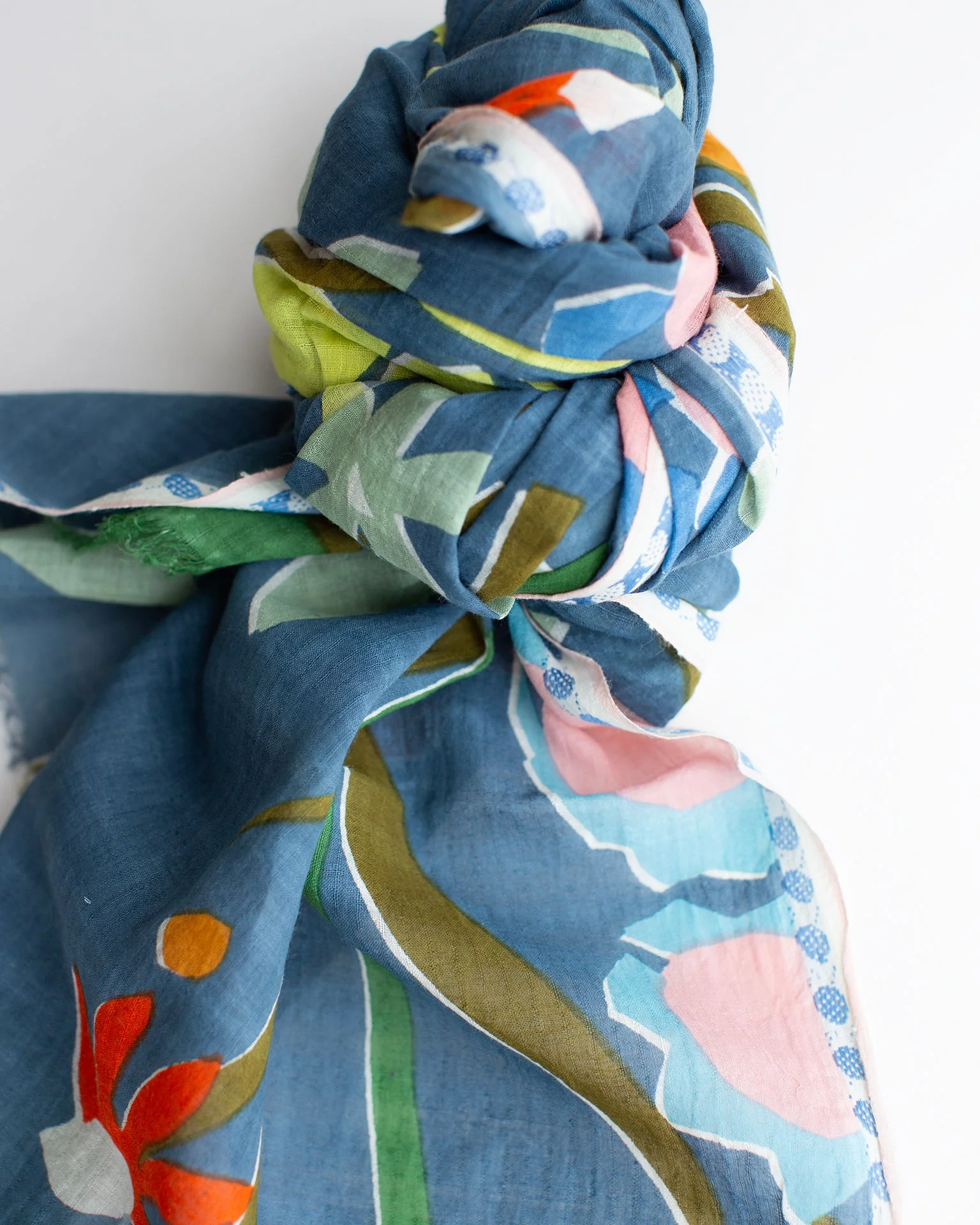 Thombelina 90x200 Scarf in Blueberry - Image 3