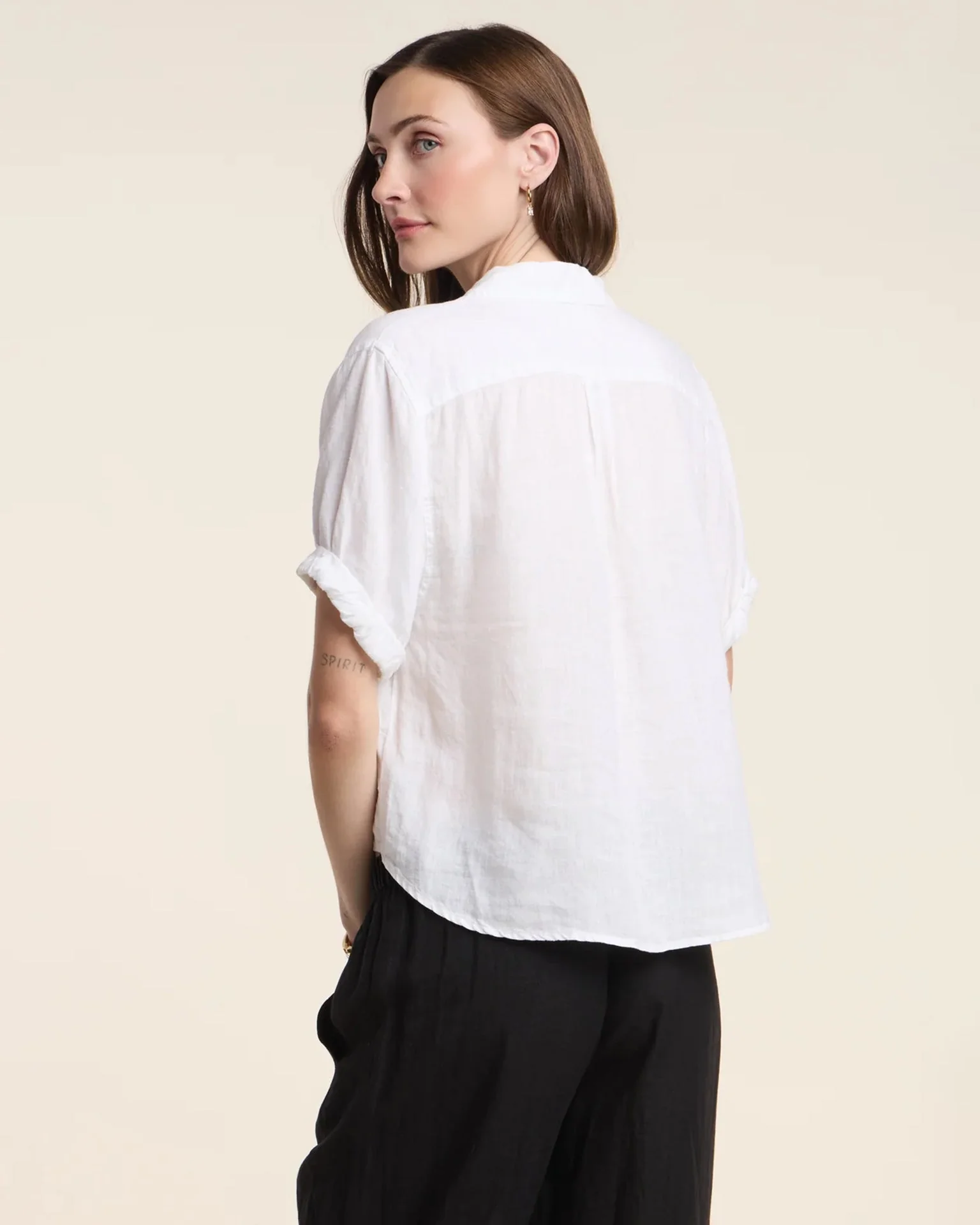 Vivica Short Sleeve Henley Top In White - Image 4