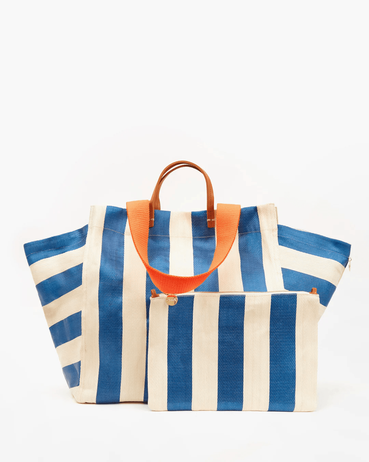 Beach Tote w/ Flat Clutch in Azul & Shell Mesh Clare V. Purchase with  confidence and experience the highest quality!